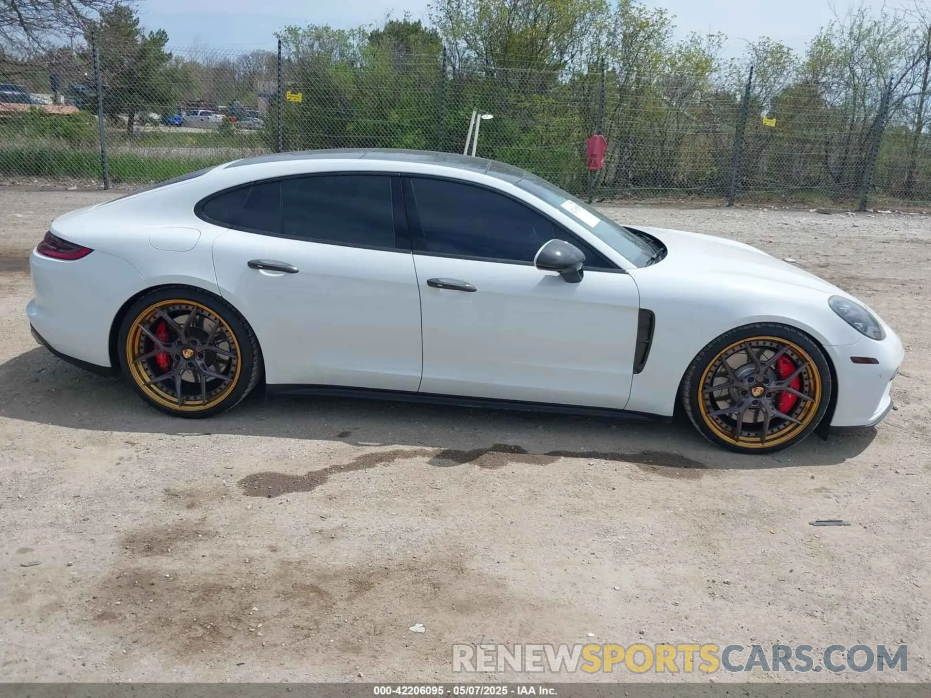 13 fotografías del automóvil dañado WP0AF2A7XKL145364 PORSCHE PANAMERA 2019