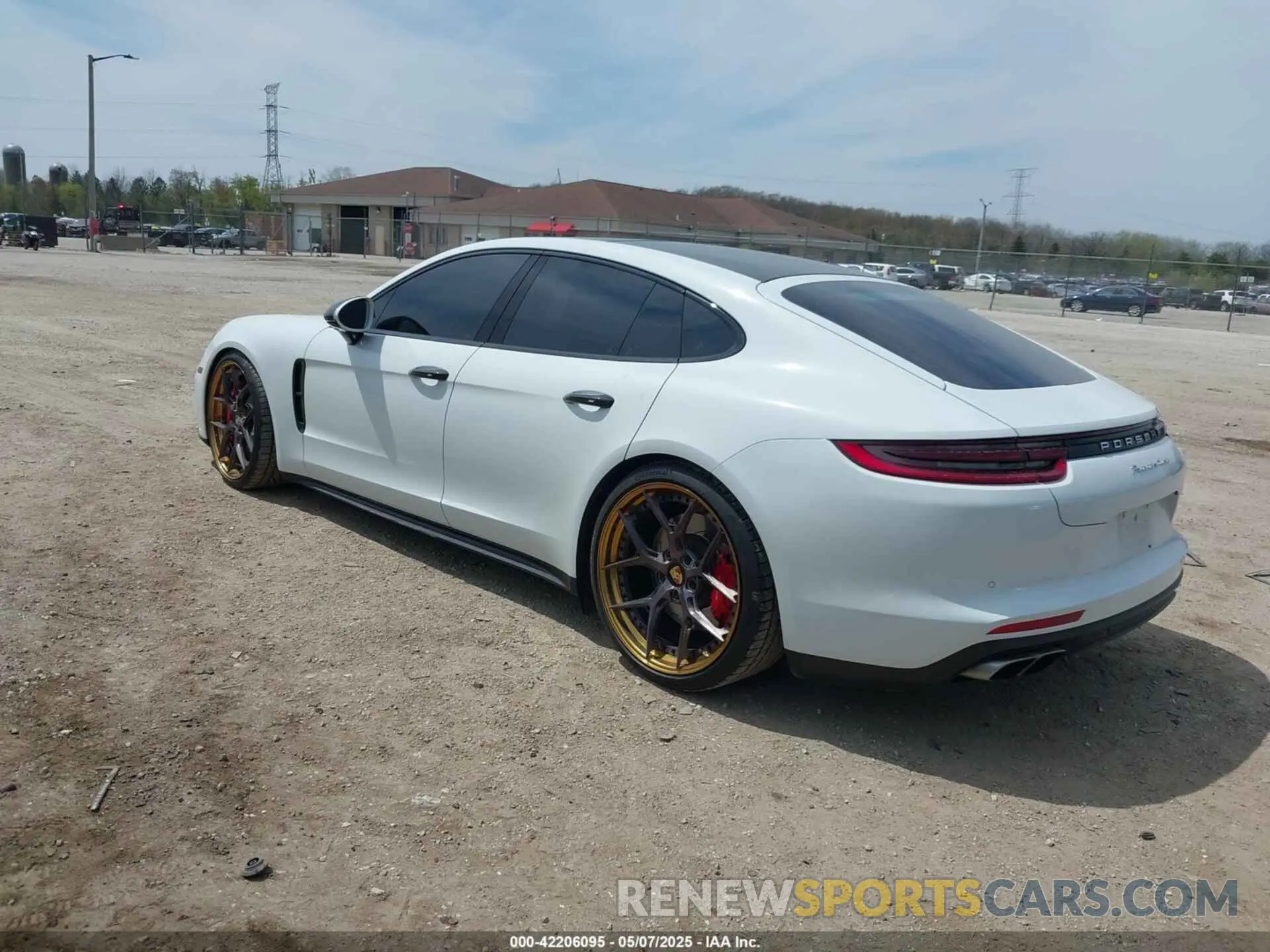 3 fotografías del automóvil dañado WP0AF2A7XKL145364 PORSCHE PANAMERA 2019