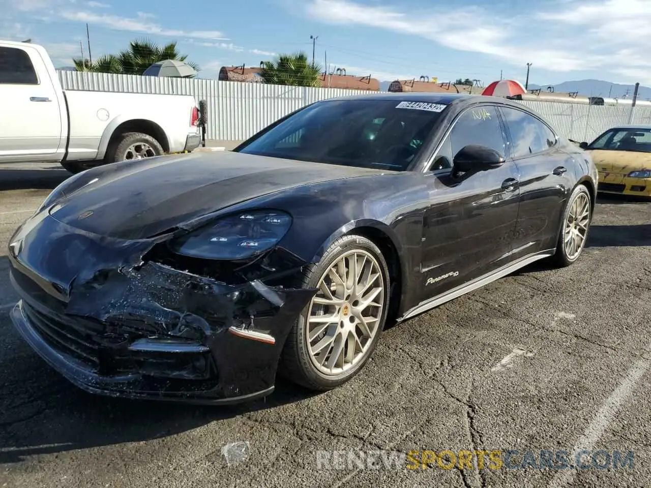 2 fotografías del automóvil dañado WP0AA2A7XLL103082 PORSCHE PANAMERA 2020