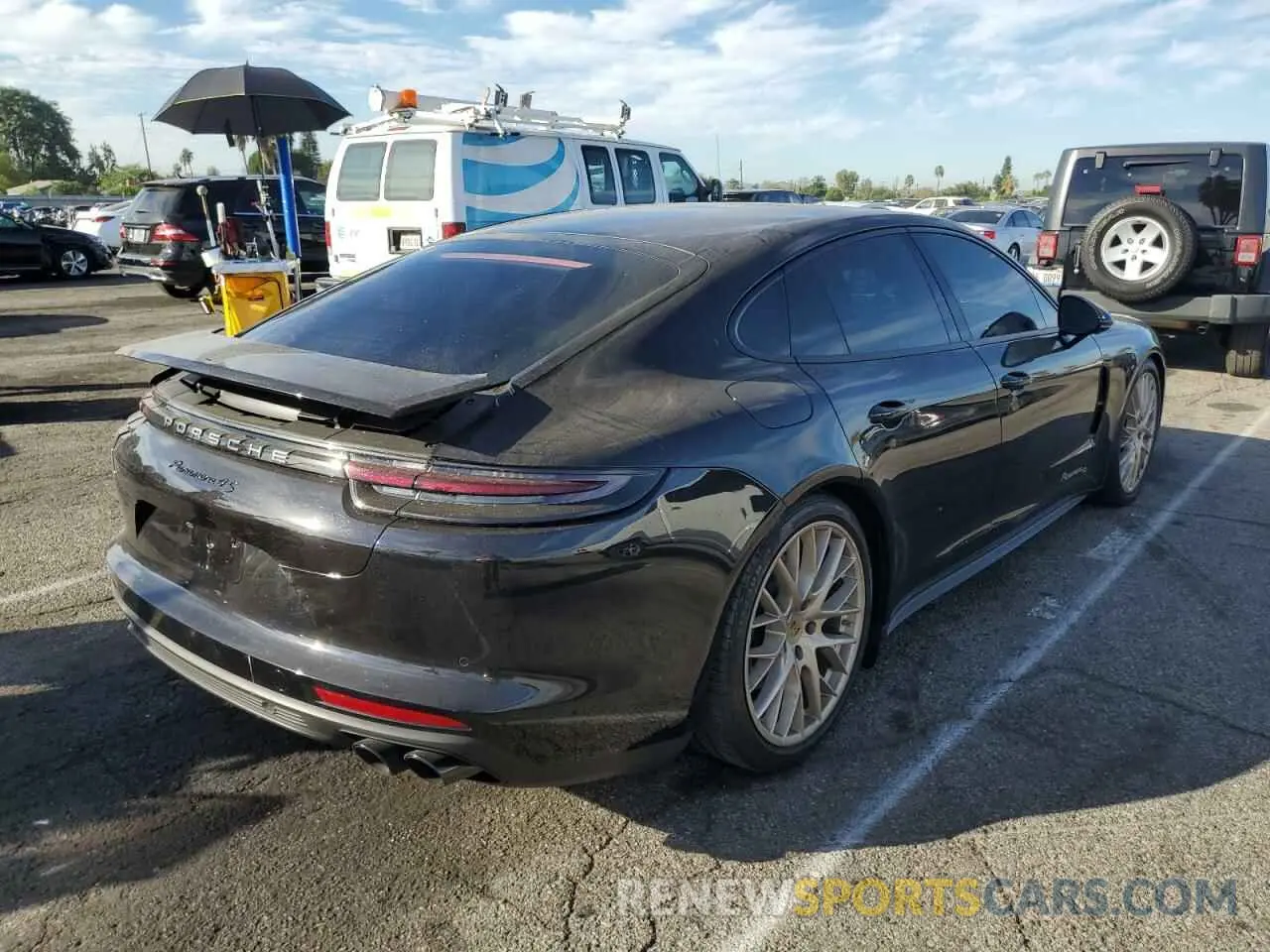 4 fotografías del automóvil dañado WP0AA2A7XLL103082 PORSCHE PANAMERA 2020