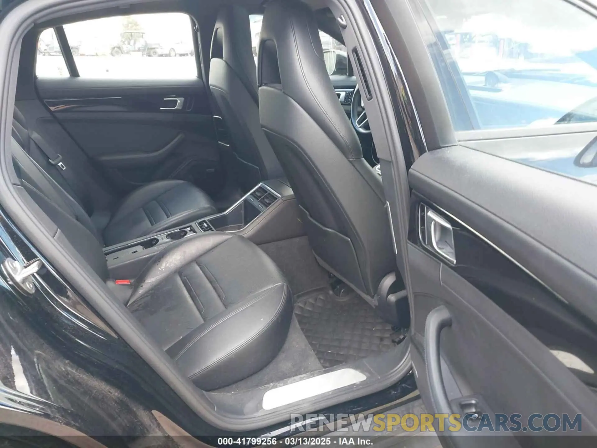 8 fotografías del automóvil dañado WP0AA2A7XLL104023 PORSCHE PANAMERA 2020