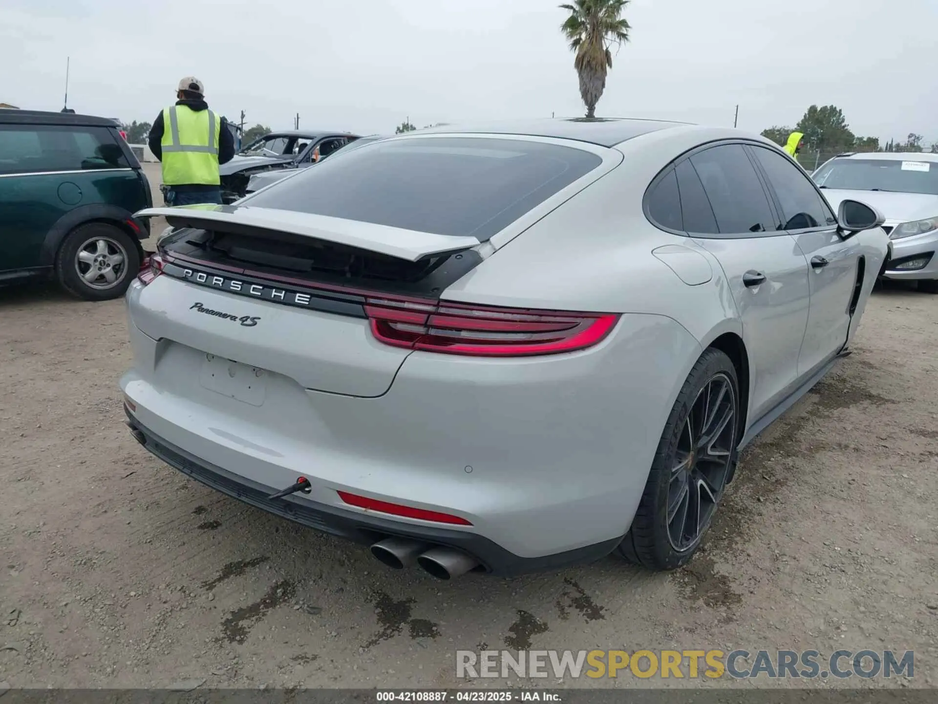 4 fotografías del automóvil dañado WP0AB2A71LL140650 PORSCHE PANAMERA 2020