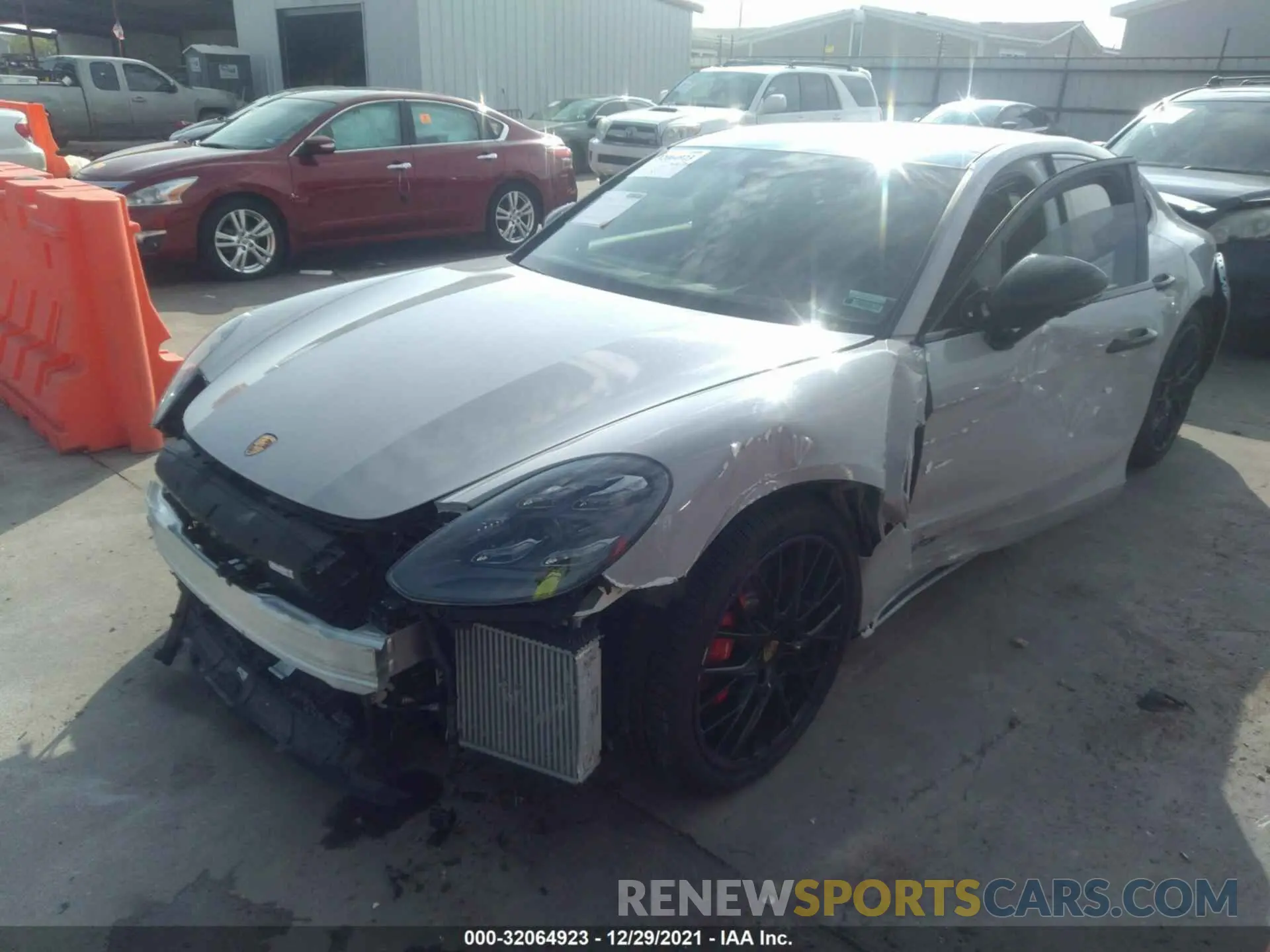 2 fotografías del automóvil dañado WP0AG2A70LL145081 PORSCHE PANAMERA 2020