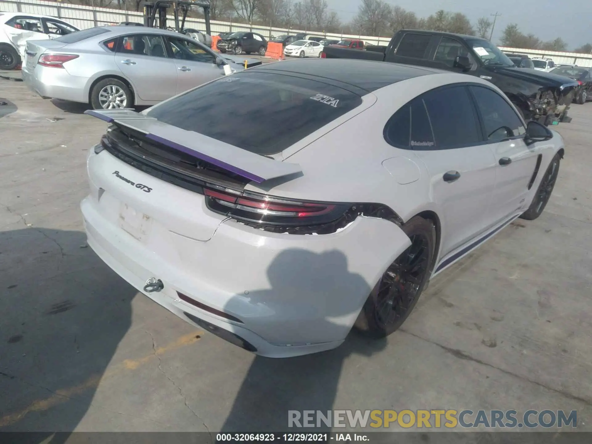 4 fotografías del automóvil dañado WP0AG2A70LL145081 PORSCHE PANAMERA 2020