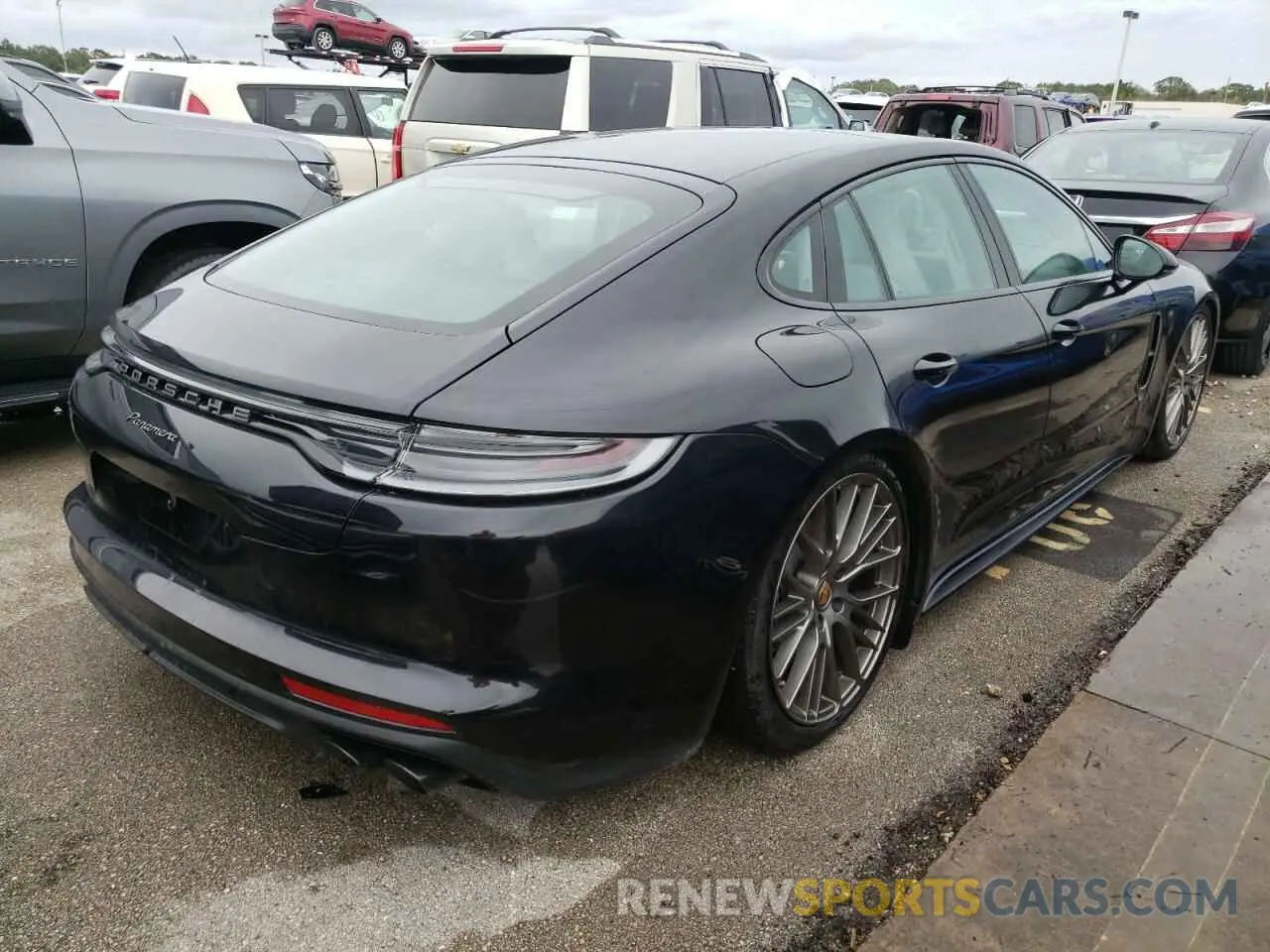 4 fotografías del automóvil dañado WP0AJ2A7XNL101674 PORSCHE PANAMERA 2022