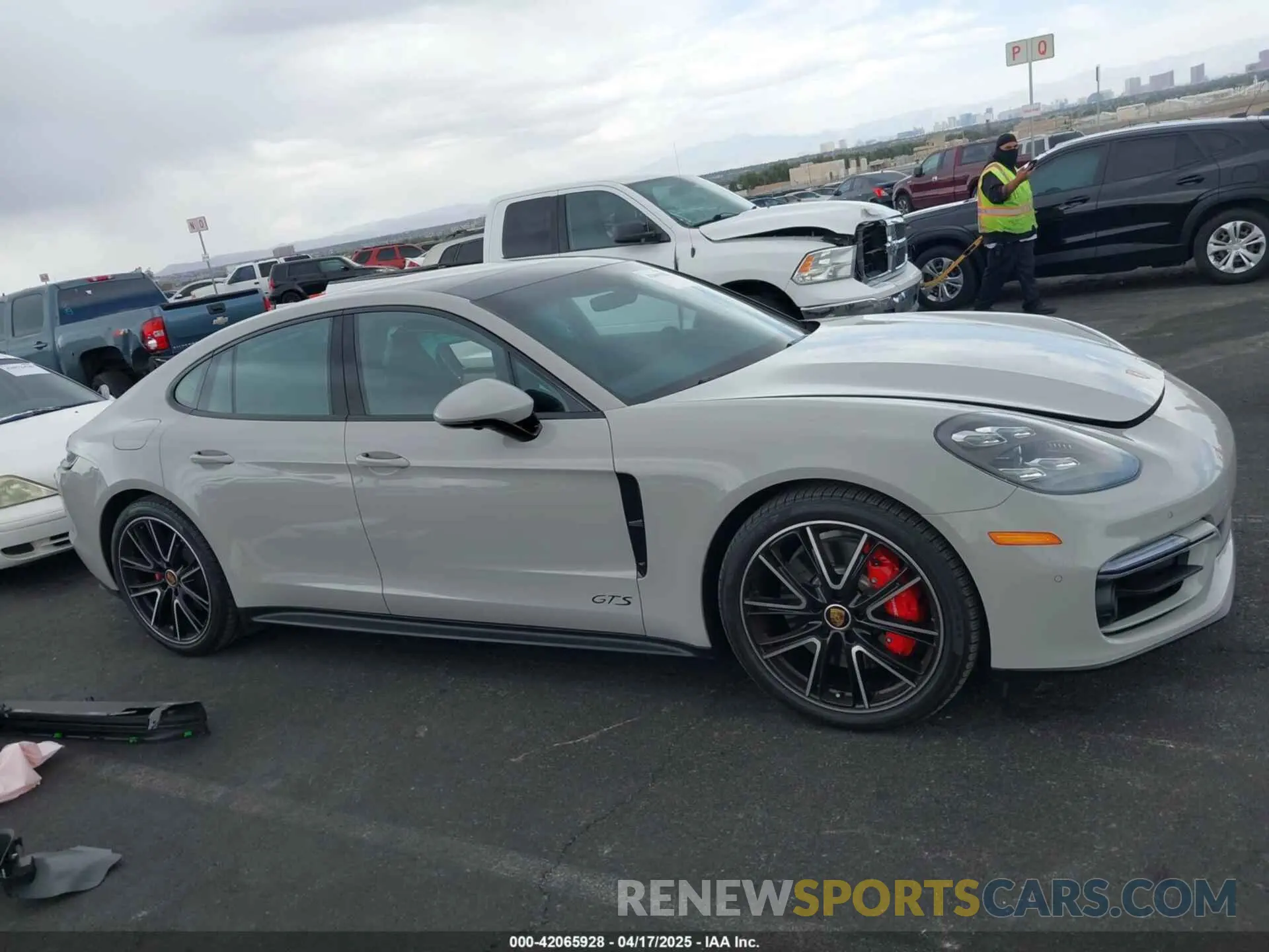 14 fotografías del automóvil dañado WP0AG2A71PL135536 PORSCHE PANAMERA 2023
