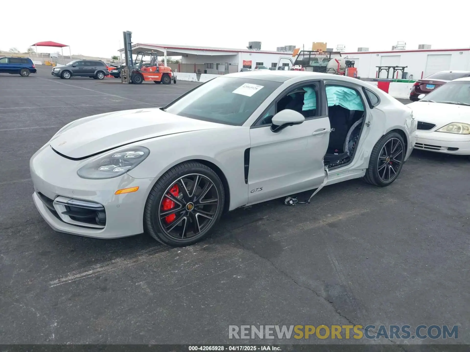 2 fotografías del automóvil dañado WP0AG2A71PL135536 PORSCHE PANAMERA 2023