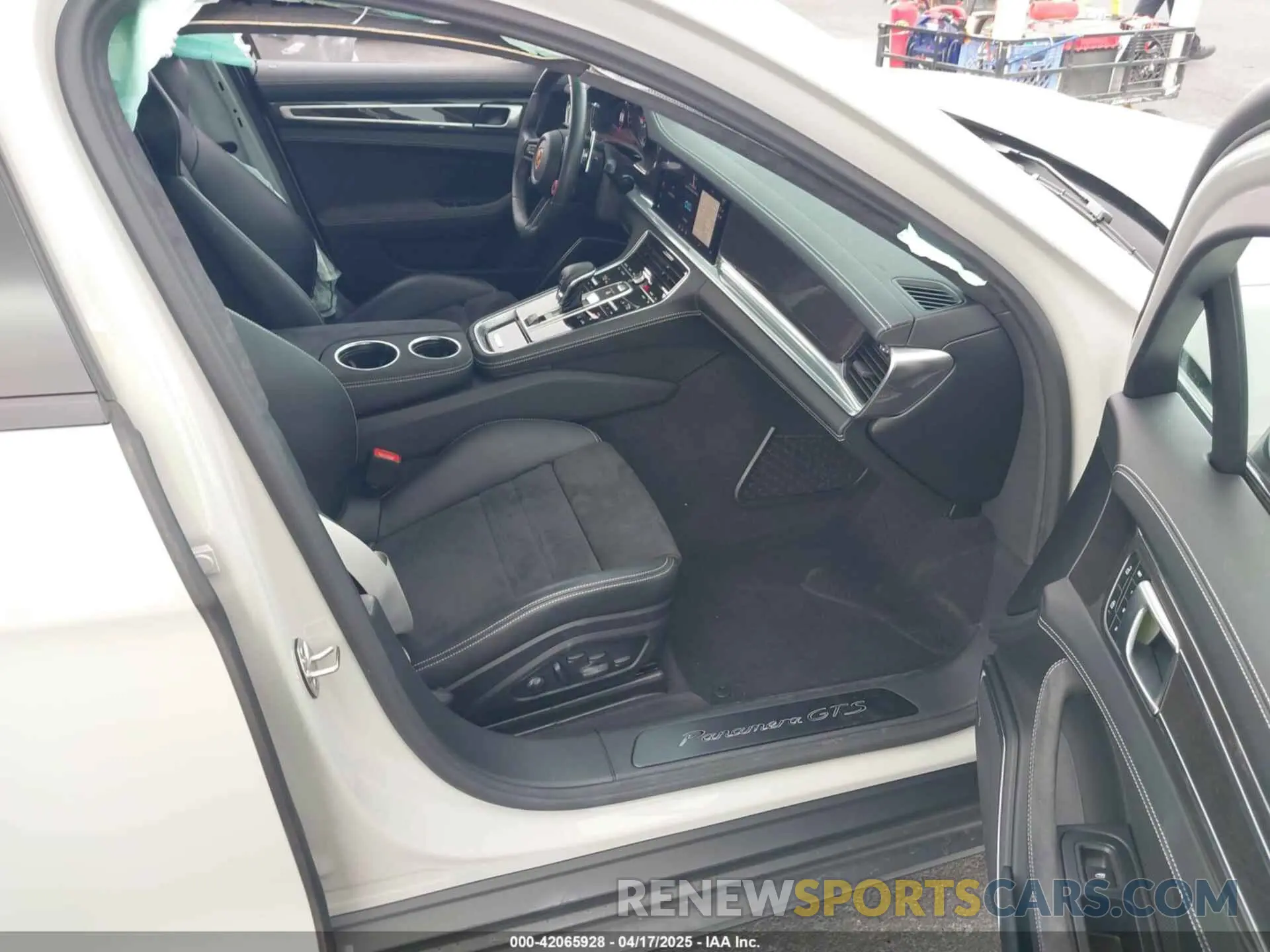 5 fotografías del automóvil dañado WP0AG2A71PL135536 PORSCHE PANAMERA 2023