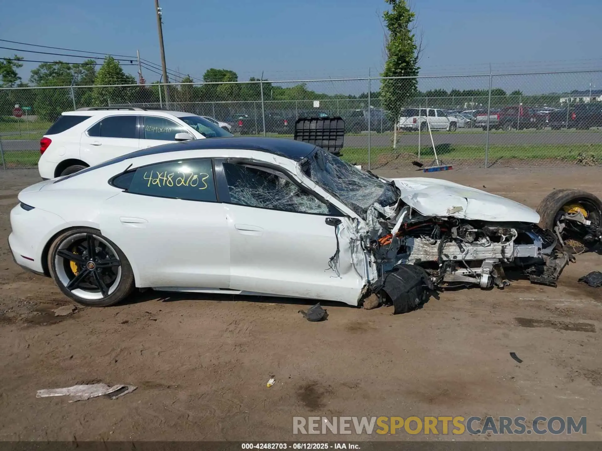 12 fotografías del automóvil dañado WP0AC2Y14LSA71864 PORSCHE TAYCAN 2020