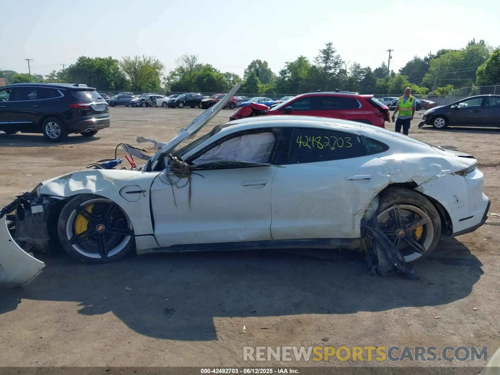 13 fotografías del automóvil dañado WP0AC2Y14LSA71864 PORSCHE TAYCAN 2020