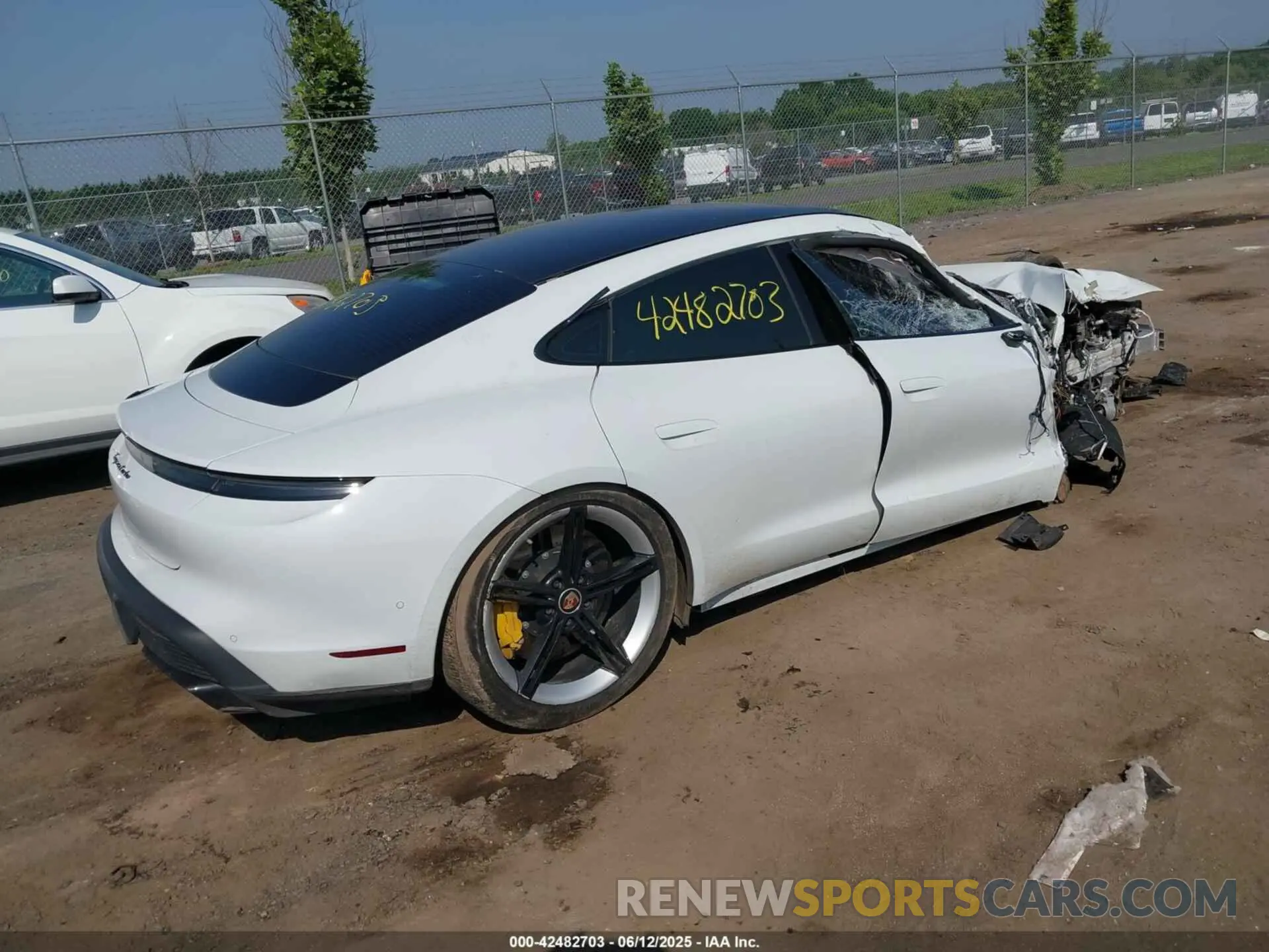 4 fotografías del automóvil dañado WP0AC2Y14LSA71864 PORSCHE TAYCAN 2020