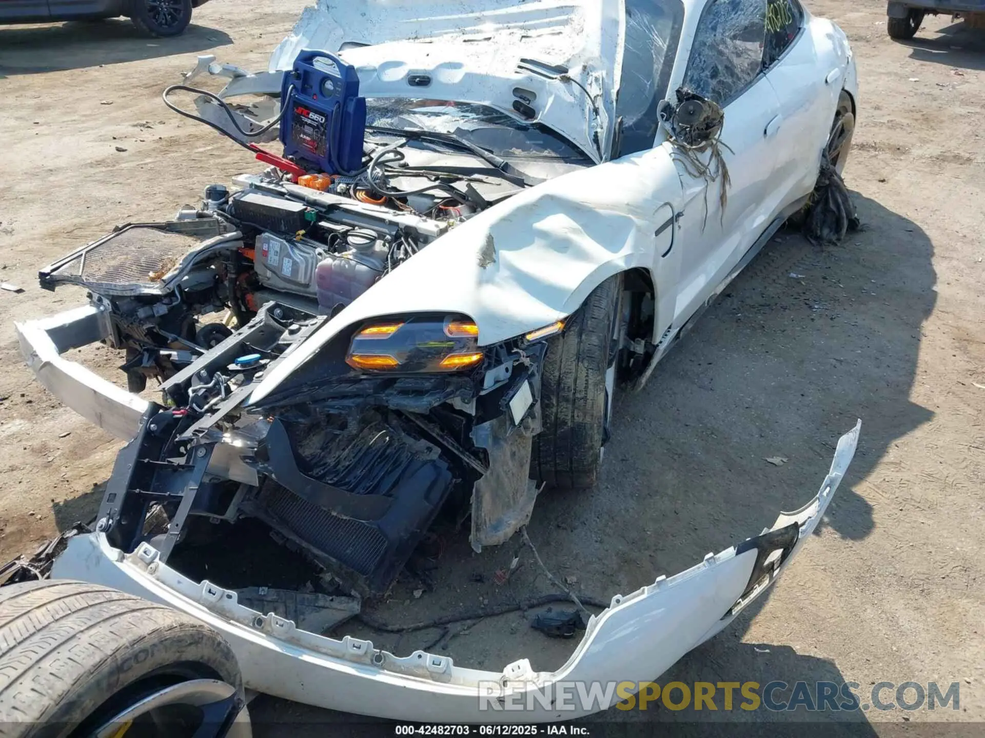 6 fotografías del automóvil dañado WP0AC2Y14LSA71864 PORSCHE TAYCAN 2020