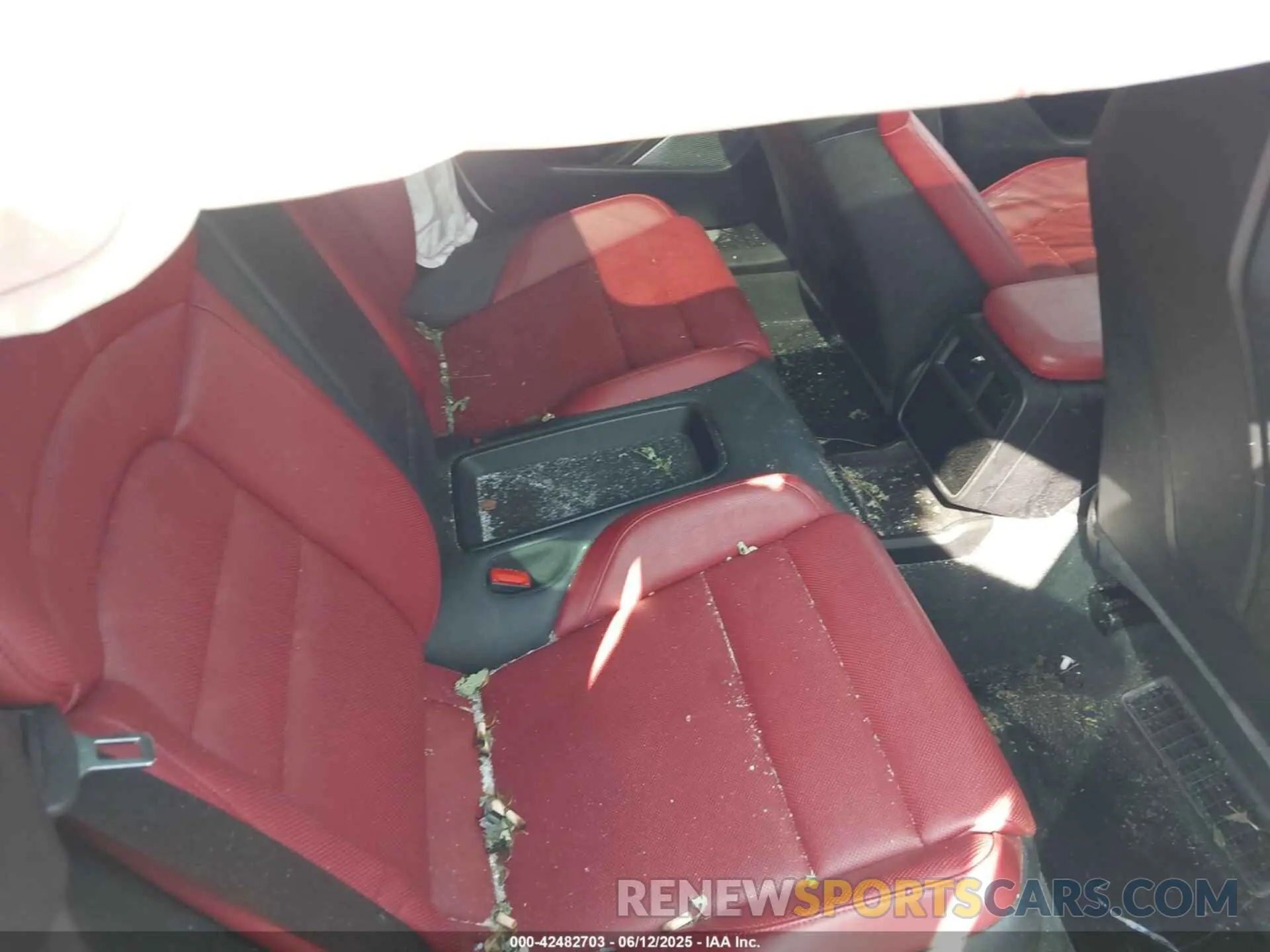 8 fotografías del automóvil dañado WP0AC2Y14LSA71864 PORSCHE TAYCAN 2020