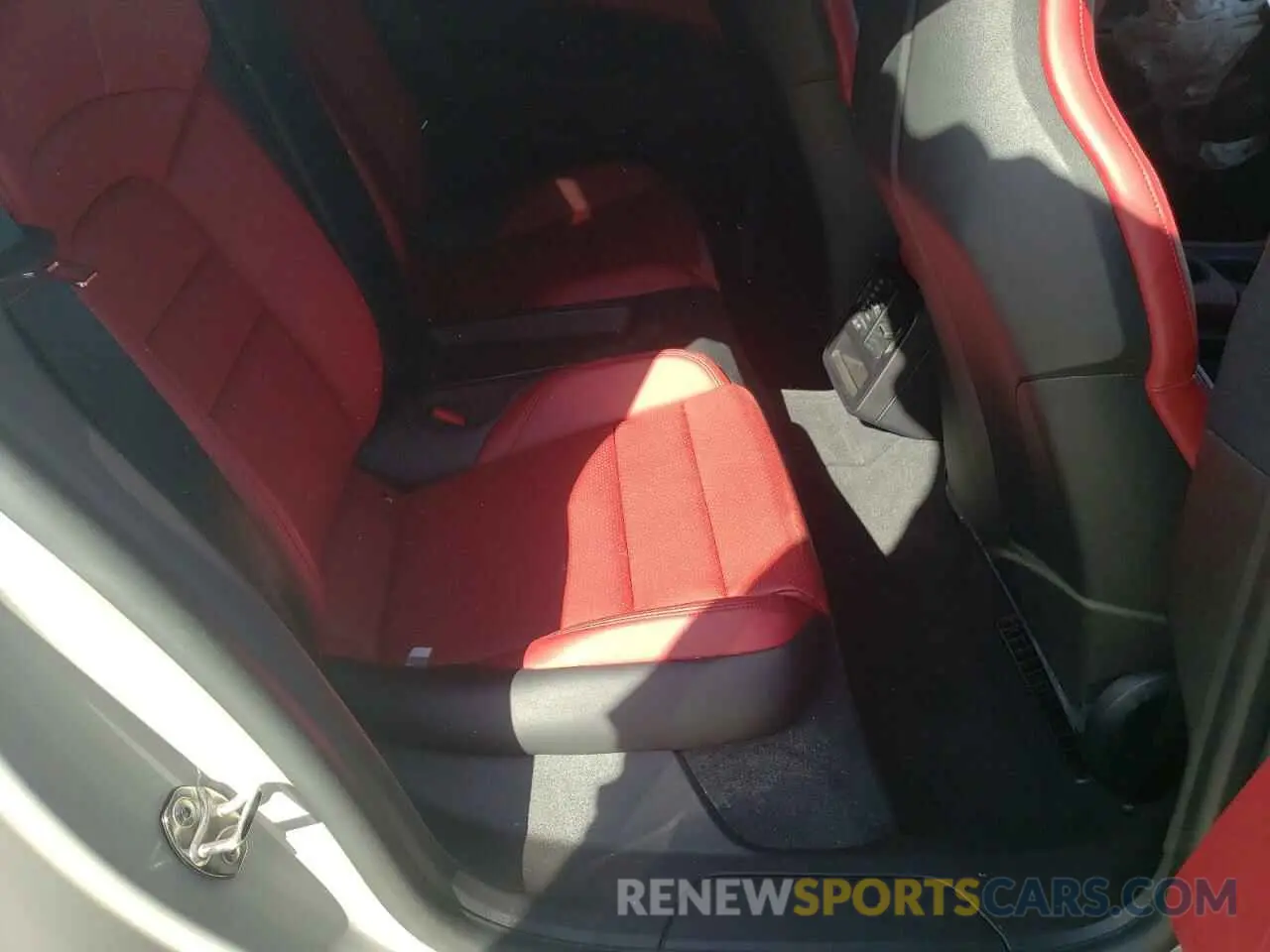 6 fotografías del automóvil dañado WP0AA2Y15MSA16377 PORSCHE TAYCAN 2021