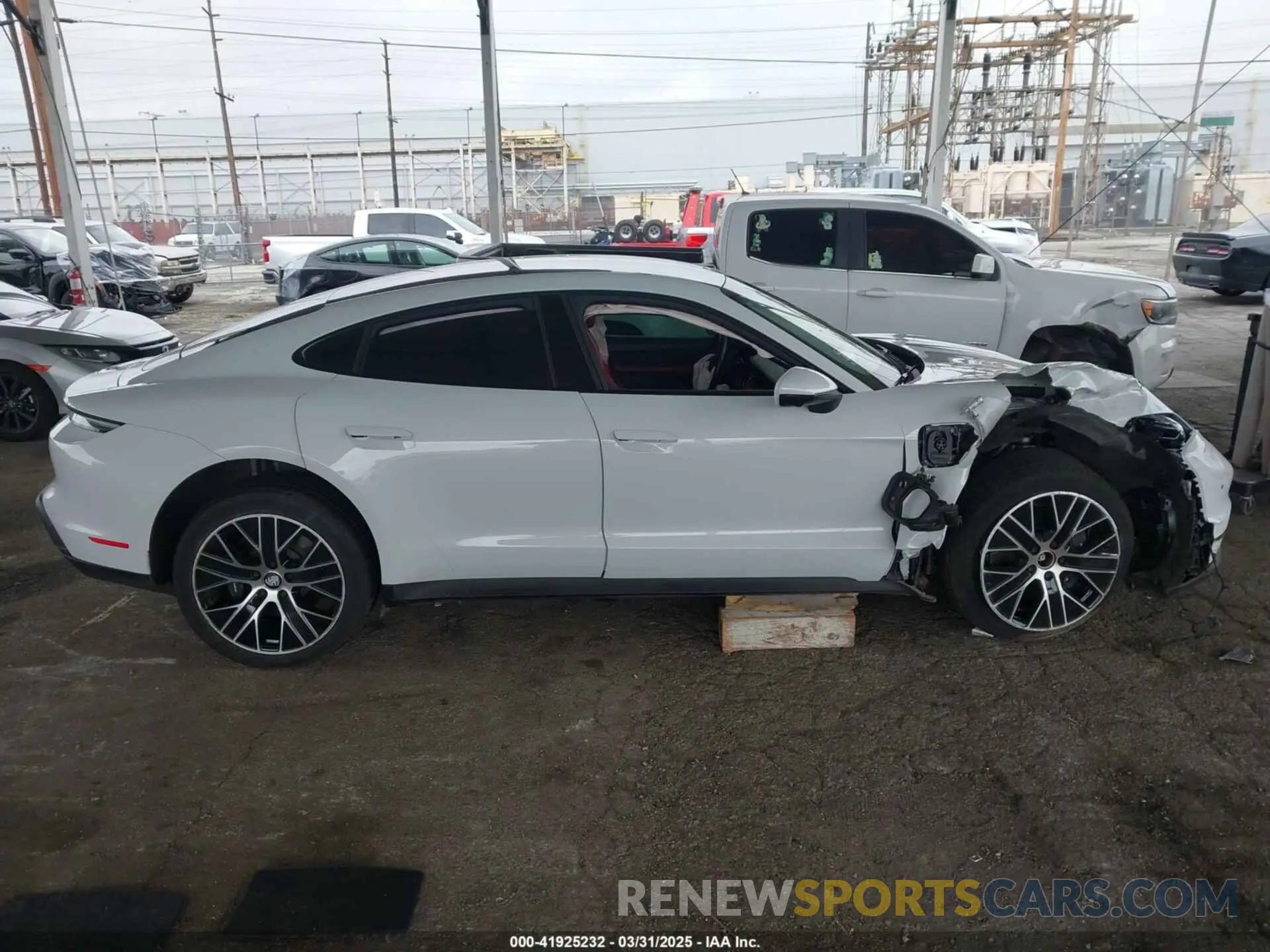 13 fotografías del automóvil dañado WP0AA2Y19MSA19122 PORSCHE TAYCAN 2021