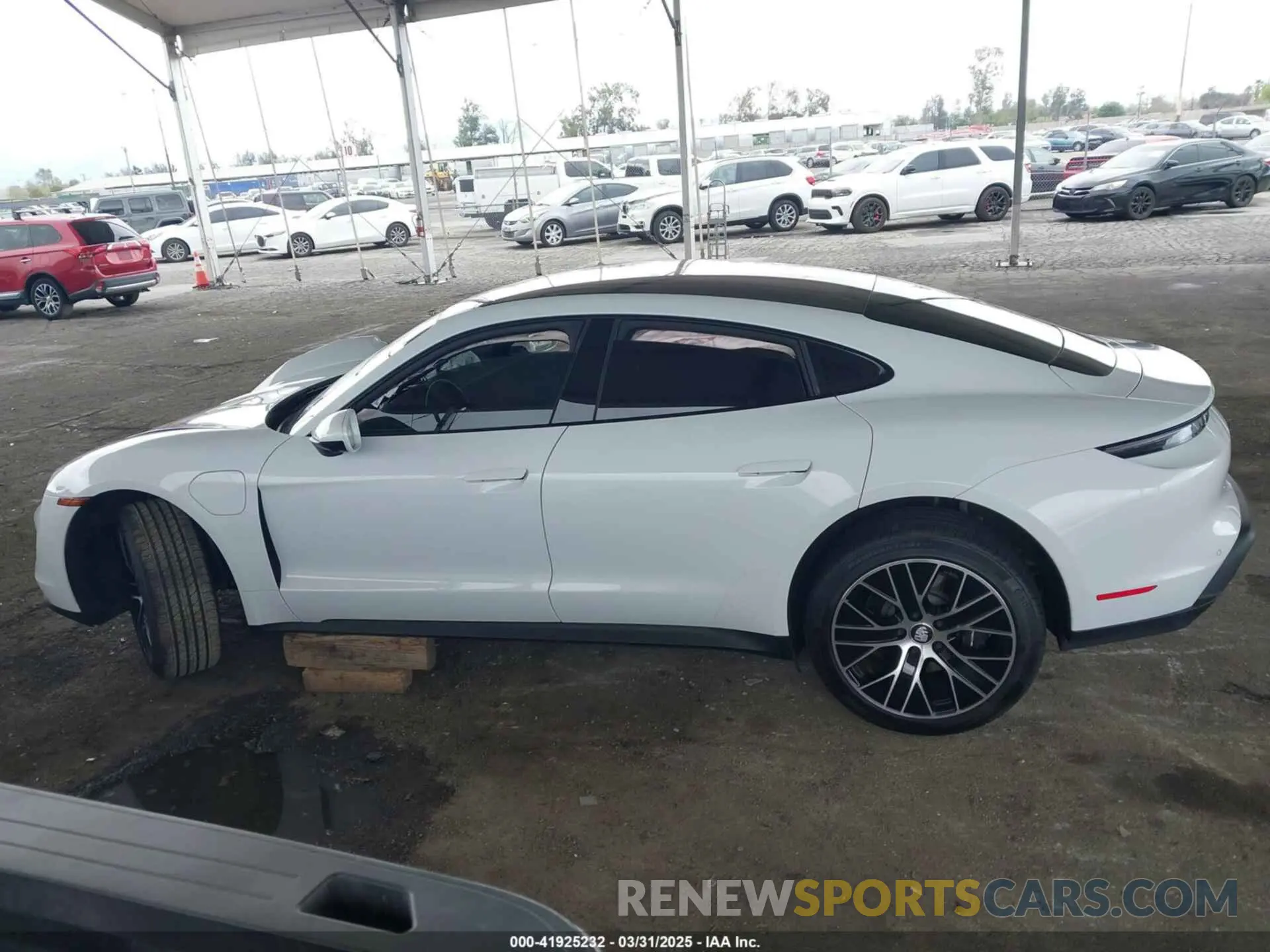 14 fotografías del automóvil dañado WP0AA2Y19MSA19122 PORSCHE TAYCAN 2021
