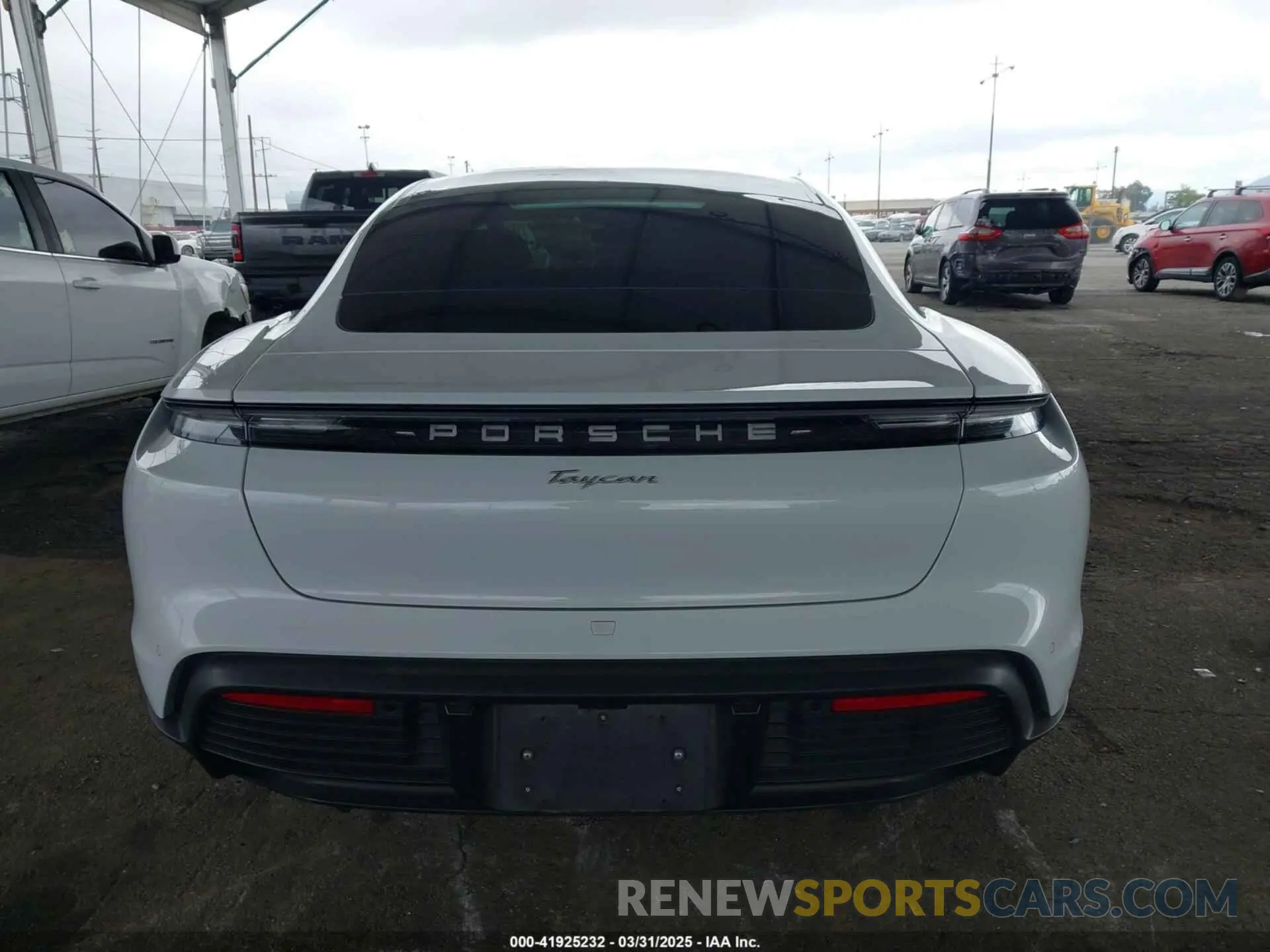 16 fotografías del automóvil dañado WP0AA2Y19MSA19122 PORSCHE TAYCAN 2021