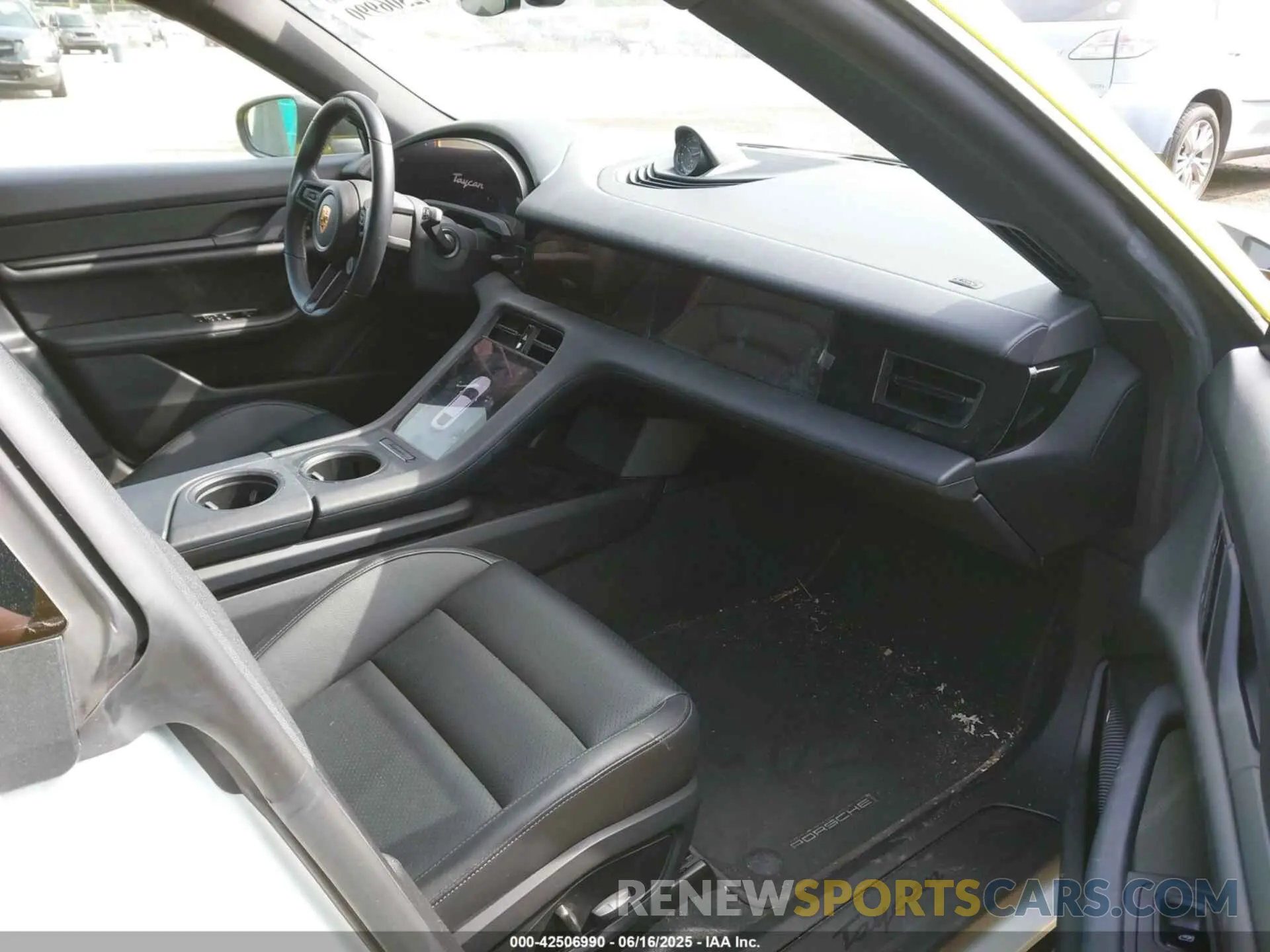 5 fotografías del automóvil dañado WP0AA2Y1XMSA18769 PORSCHE TAYCAN 2021