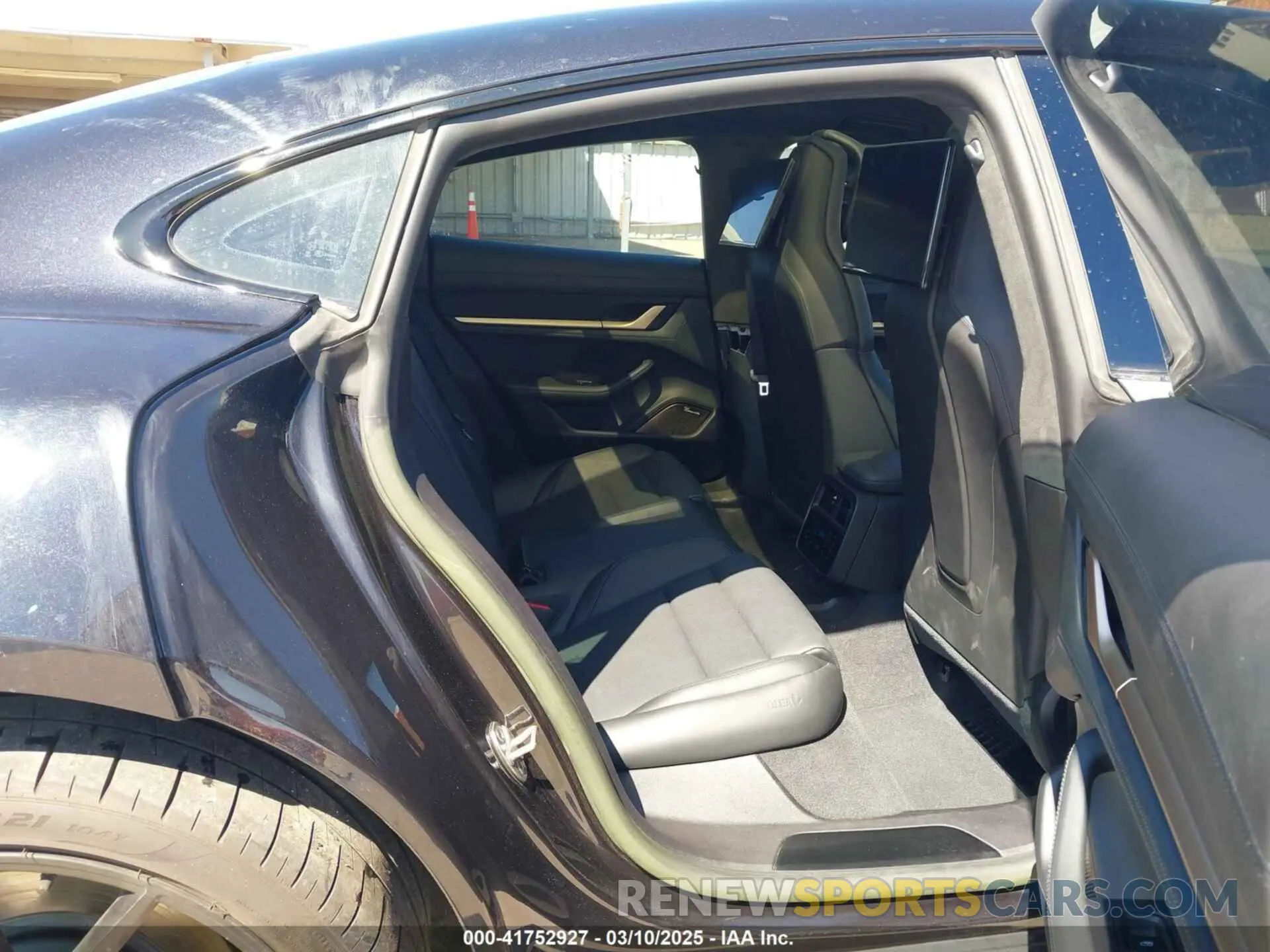8 fotografías del automóvil dañado WP0AD2Y13PSA48028 PORSCHE TAYCAN 2023
