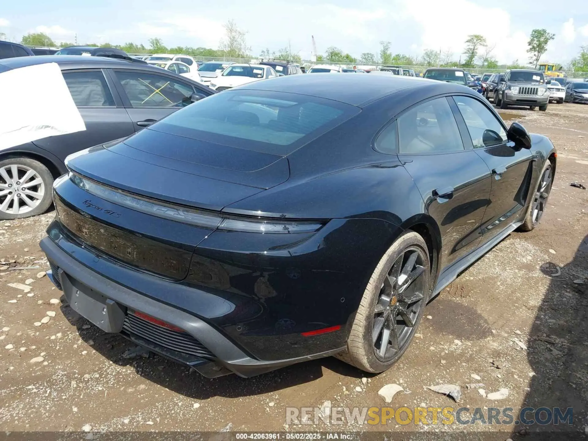 4 fotografías del automóvil dañado WP0AD2Y13PSA48174 PORSCHE TAYCAN 2023