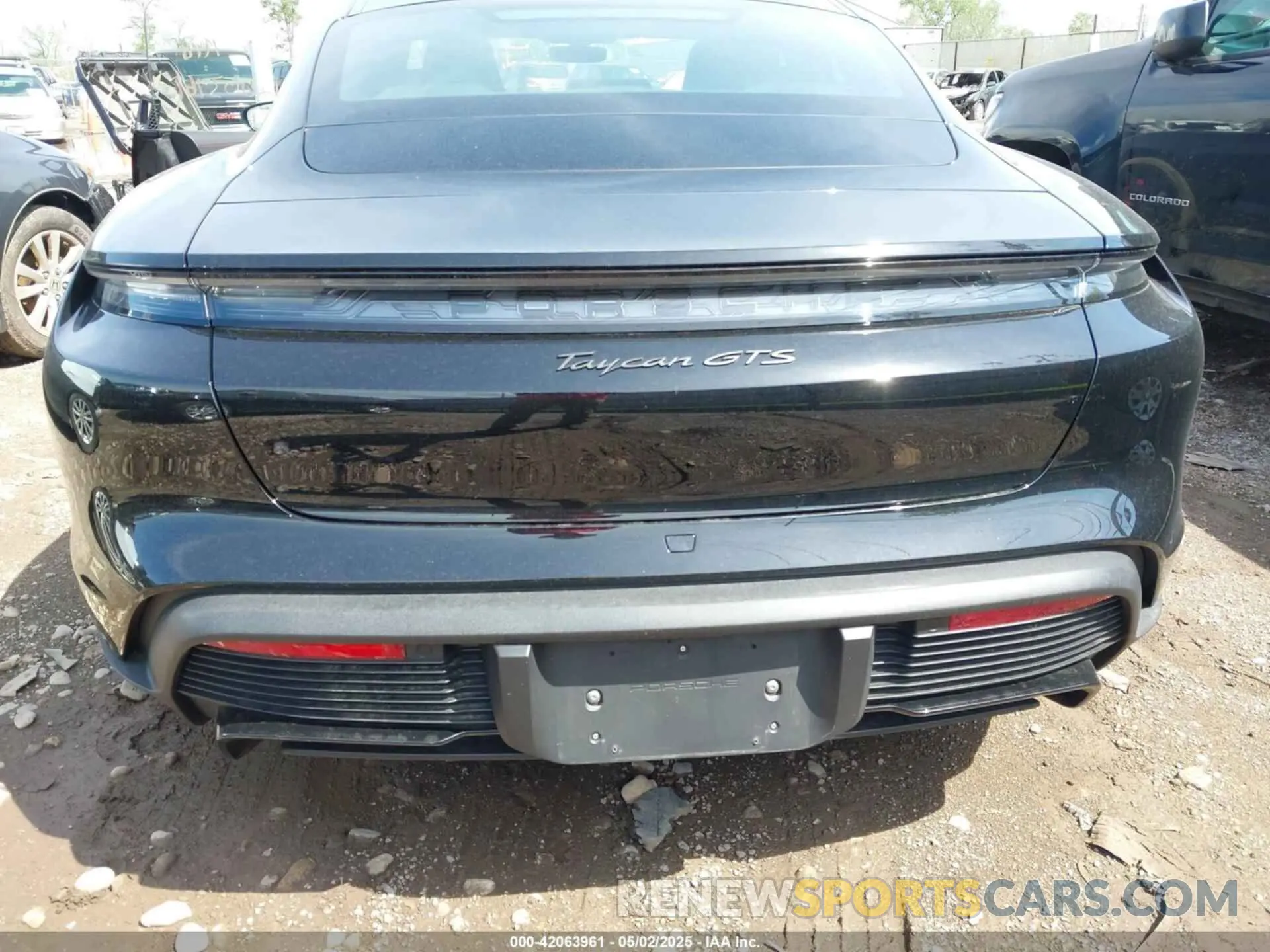 6 fotografías del automóvil dañado WP0AD2Y13PSA48174 PORSCHE TAYCAN 2023