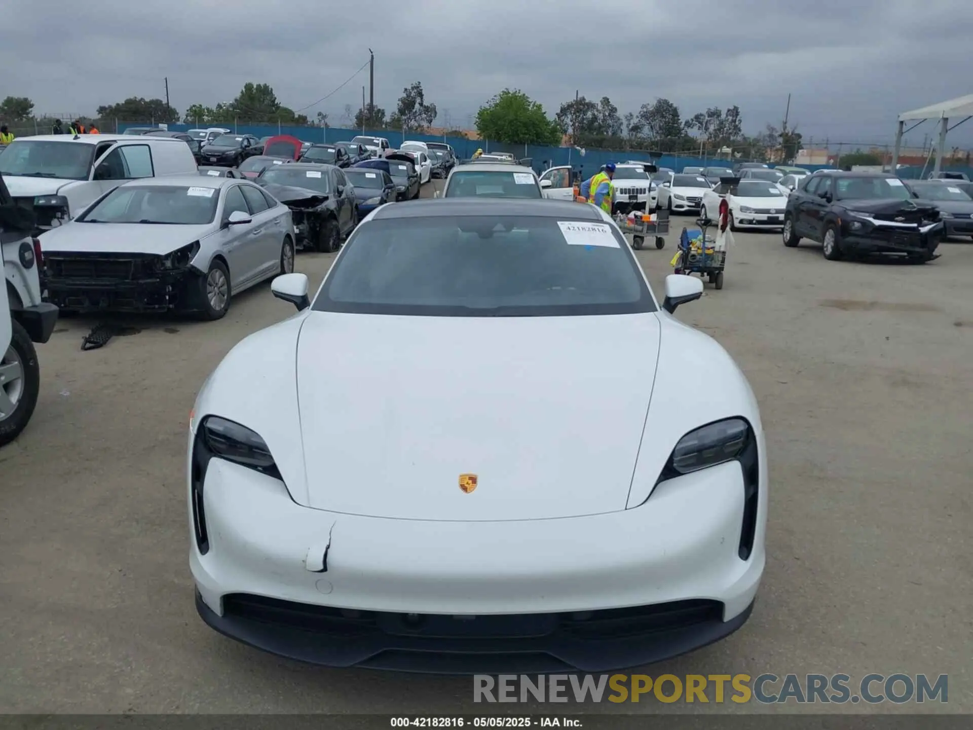 12 fotografías del automóvil dañado WP0AA2Y13RSA10794 PORSCHE TAYCAN 2024
