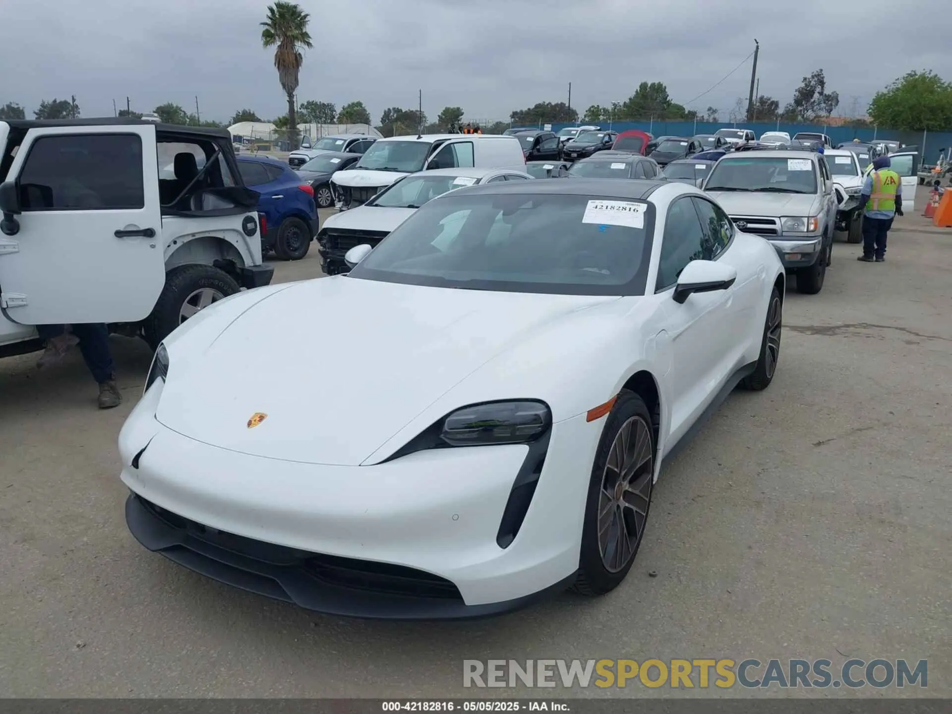 2 fotografías del automóvil dañado WP0AA2Y13RSA10794 PORSCHE TAYCAN 2024