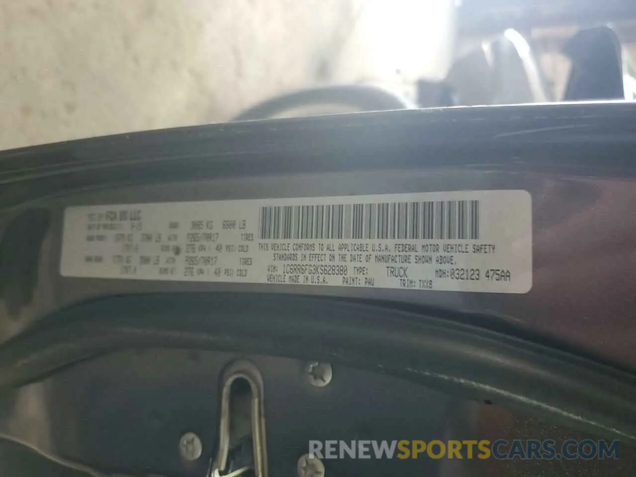 12 fotografías del automóvil dañado 1C6RR6FG3KS628380 RAM 1500 2019