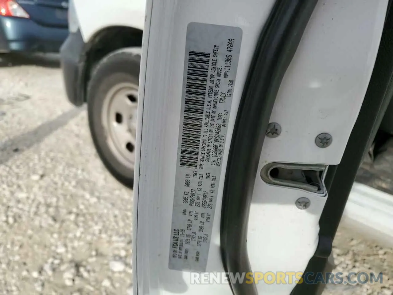 12 fotografías del automóvil dañado 1C6RR6FT0KS742060 RAM 1500 2019