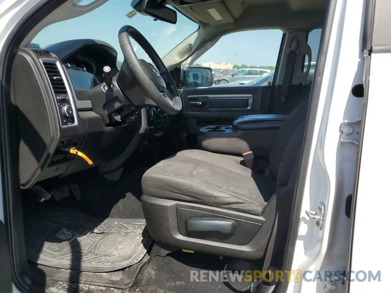 7 fotografías del automóvil dañado 1C6RR6LT3KS673157 RAM 1500 2019