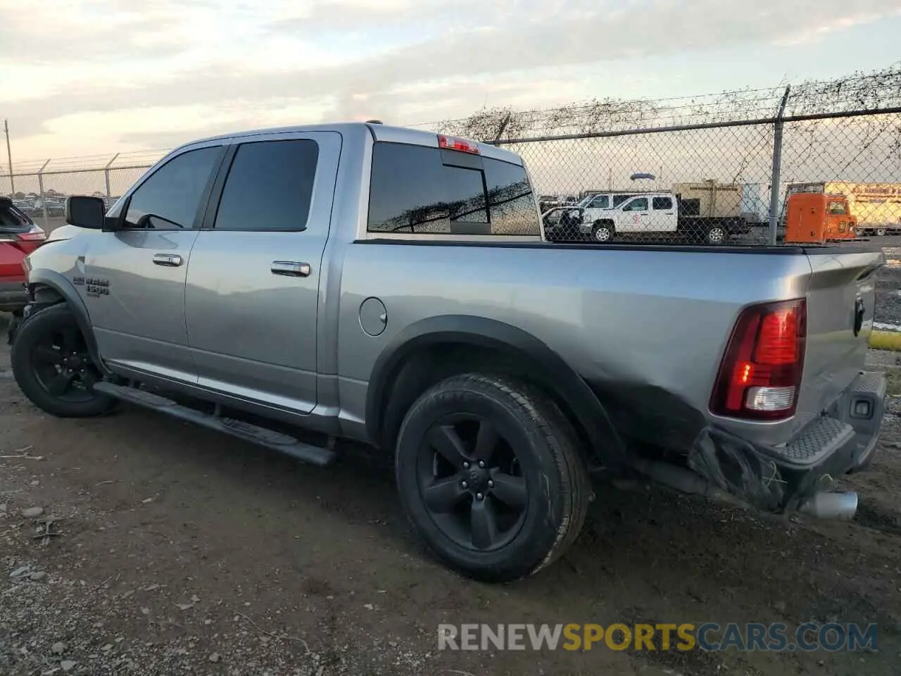 2 fotografías del automóvil dañado 1C6RR6LT6KS730645 RAM 1500 2019