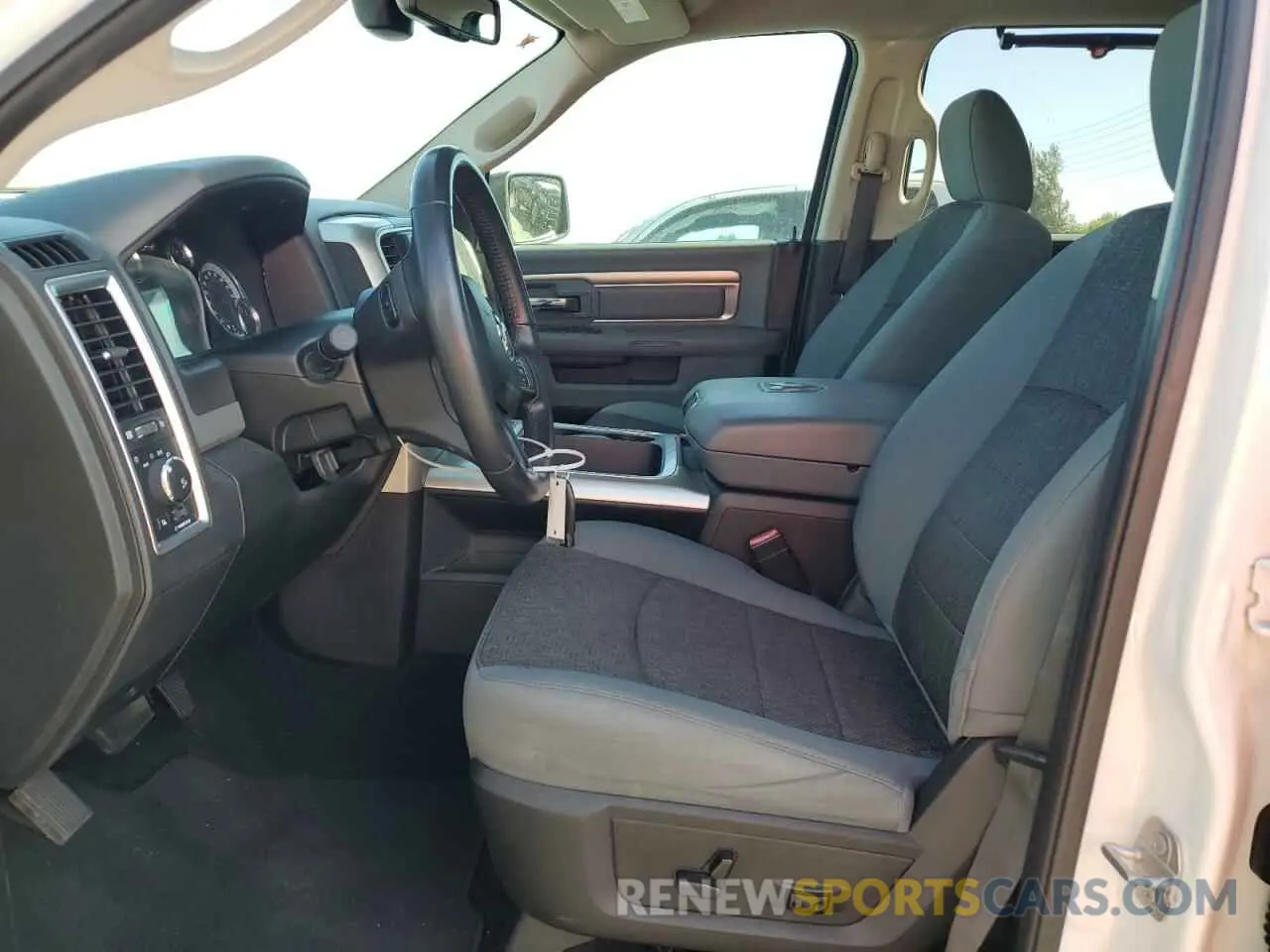 7 fotografías del automóvil dañado 1C6RR6LT8KS573328 RAM 1500 2019