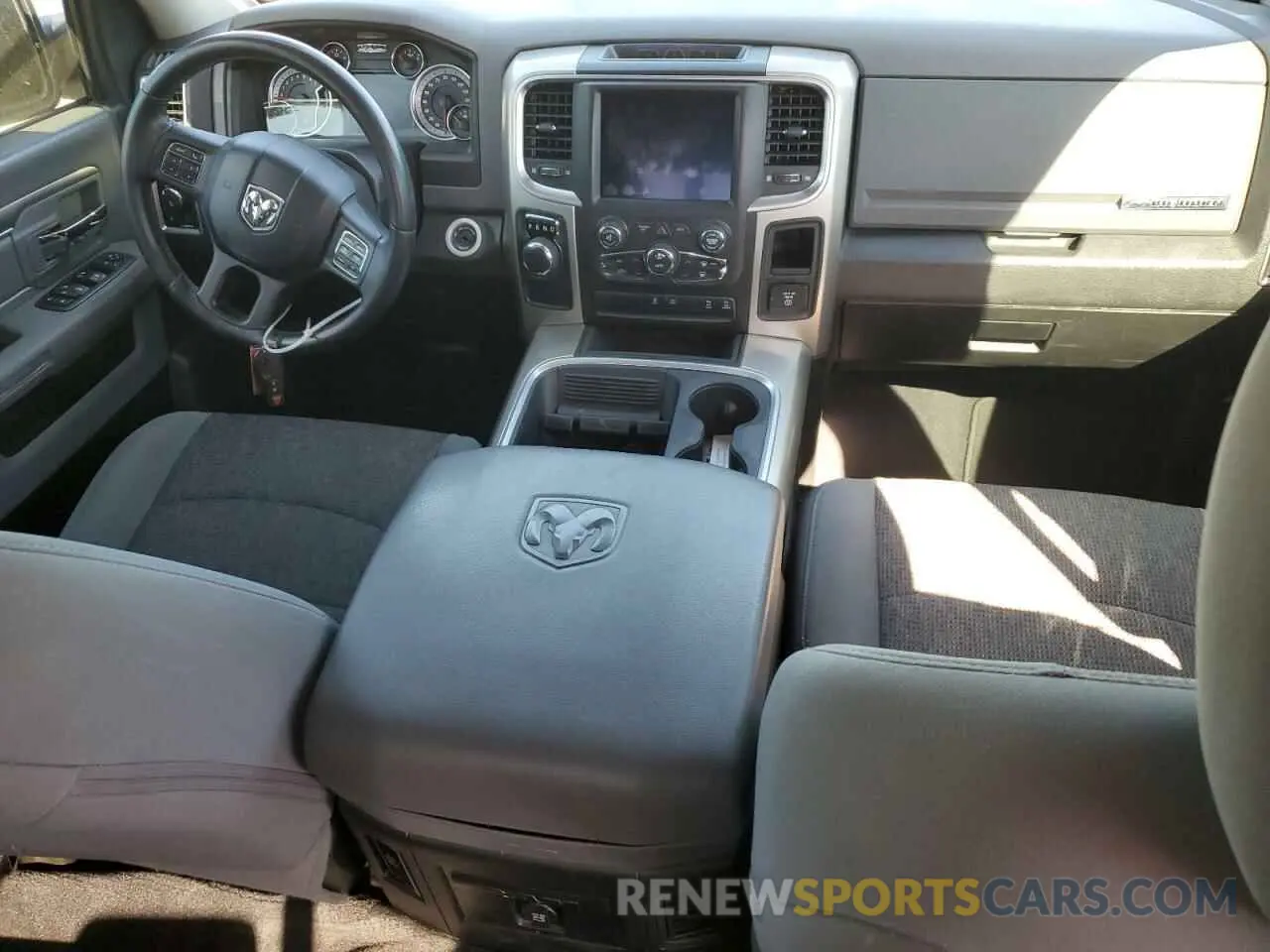 8 fotografías del automóvil dañado 1C6RR6LT8KS573328 RAM 1500 2019