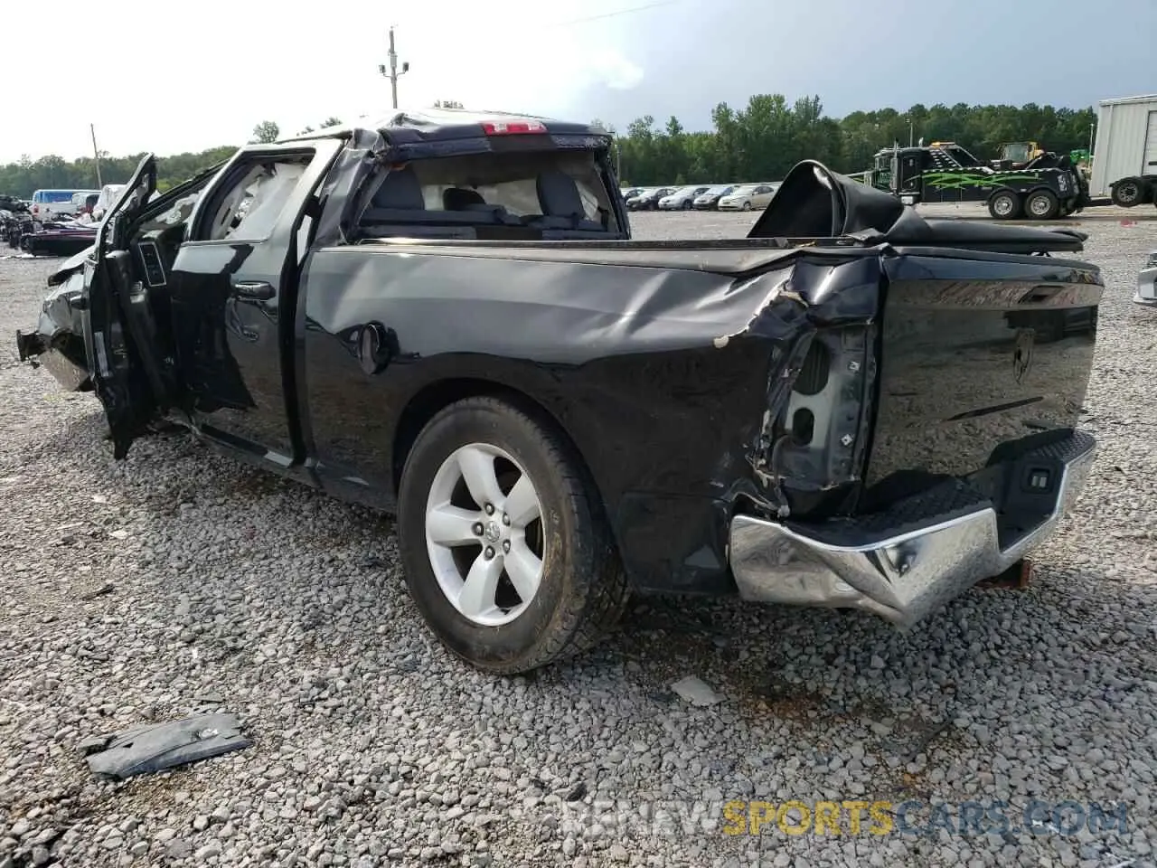 2 fotografías del automóvil dañado 1C6RR6TTXKS509646 RAM 1500 2019