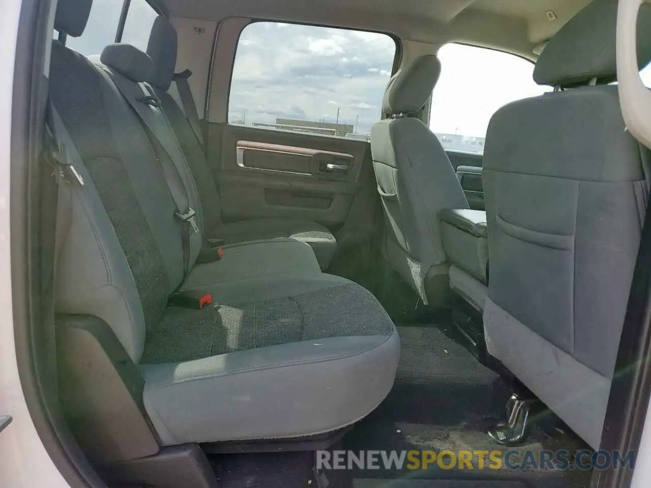 10 fotografías del automóvil dañado 1C6RR6TTXKS693258 RAM 1500 2019
