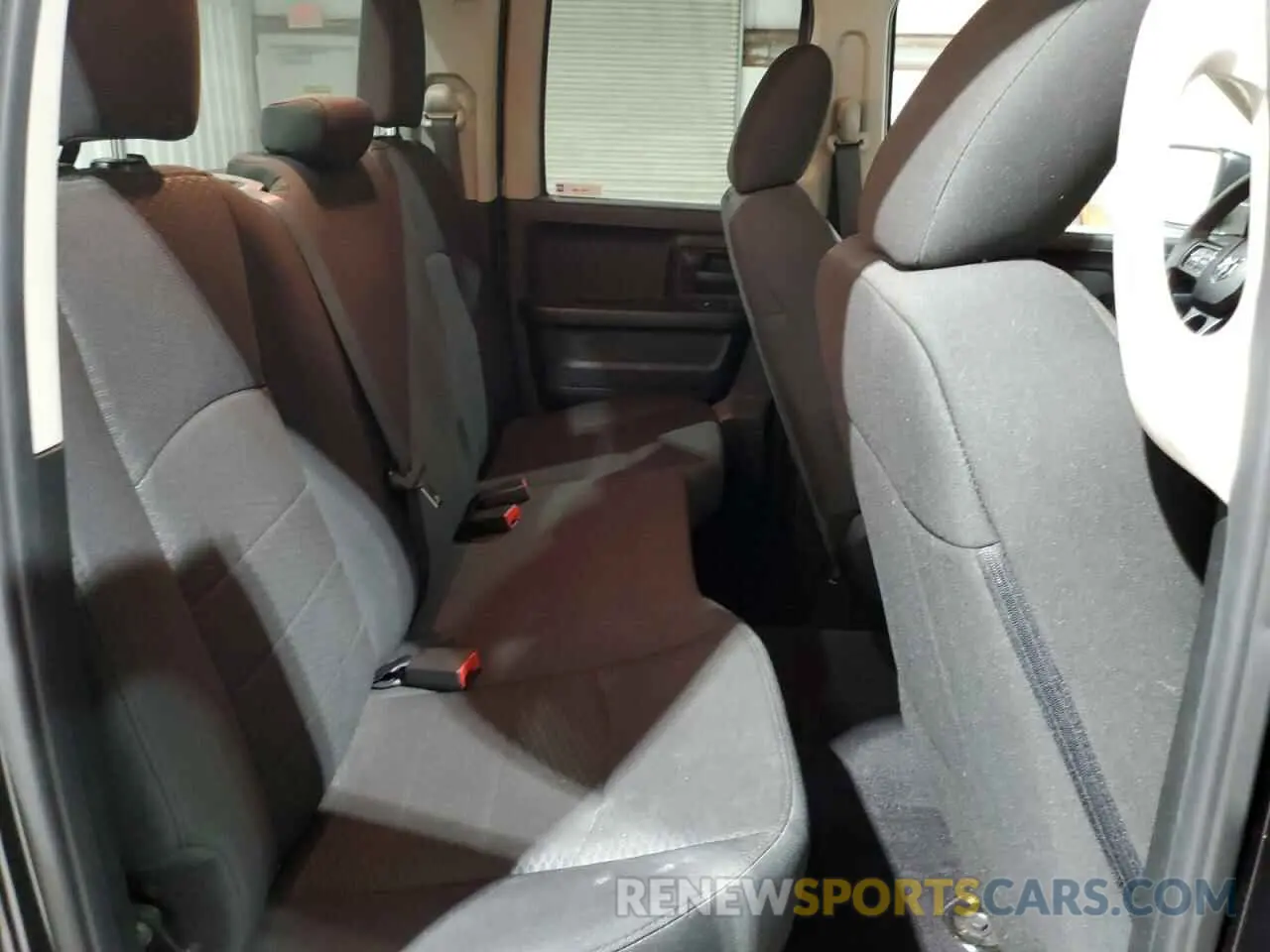 10 fotografías del automóvil dañado 1C6RR7FG4KS502972 RAM 1500 2019