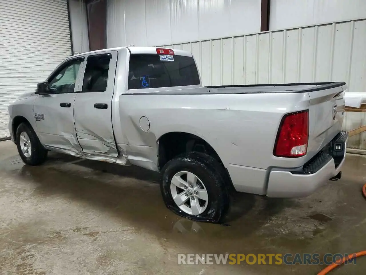 2 fotografías del automóvil dañado 1C6RR7FGXKS518965 RAM 1500 2019
