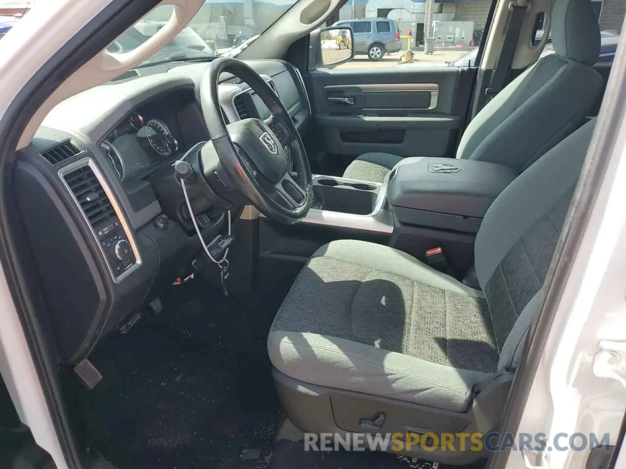 7 fotografías del automóvil dañado 1C6RR7GTXKS648398 RAM 1500 2019