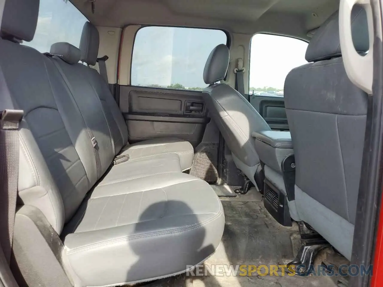 10 fotografías del automóvil dañado 1C6RR7KG9KS609831 RAM 1500 2019