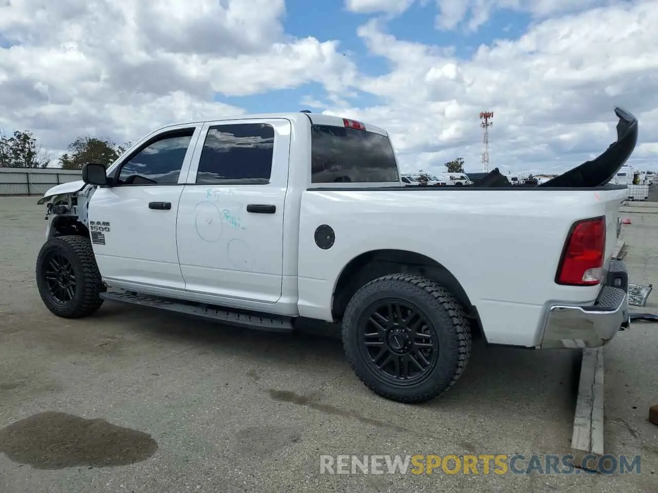 2 fotografías del automóvil dañado 1C6RR7KM9KS725388 RAM 1500 2019