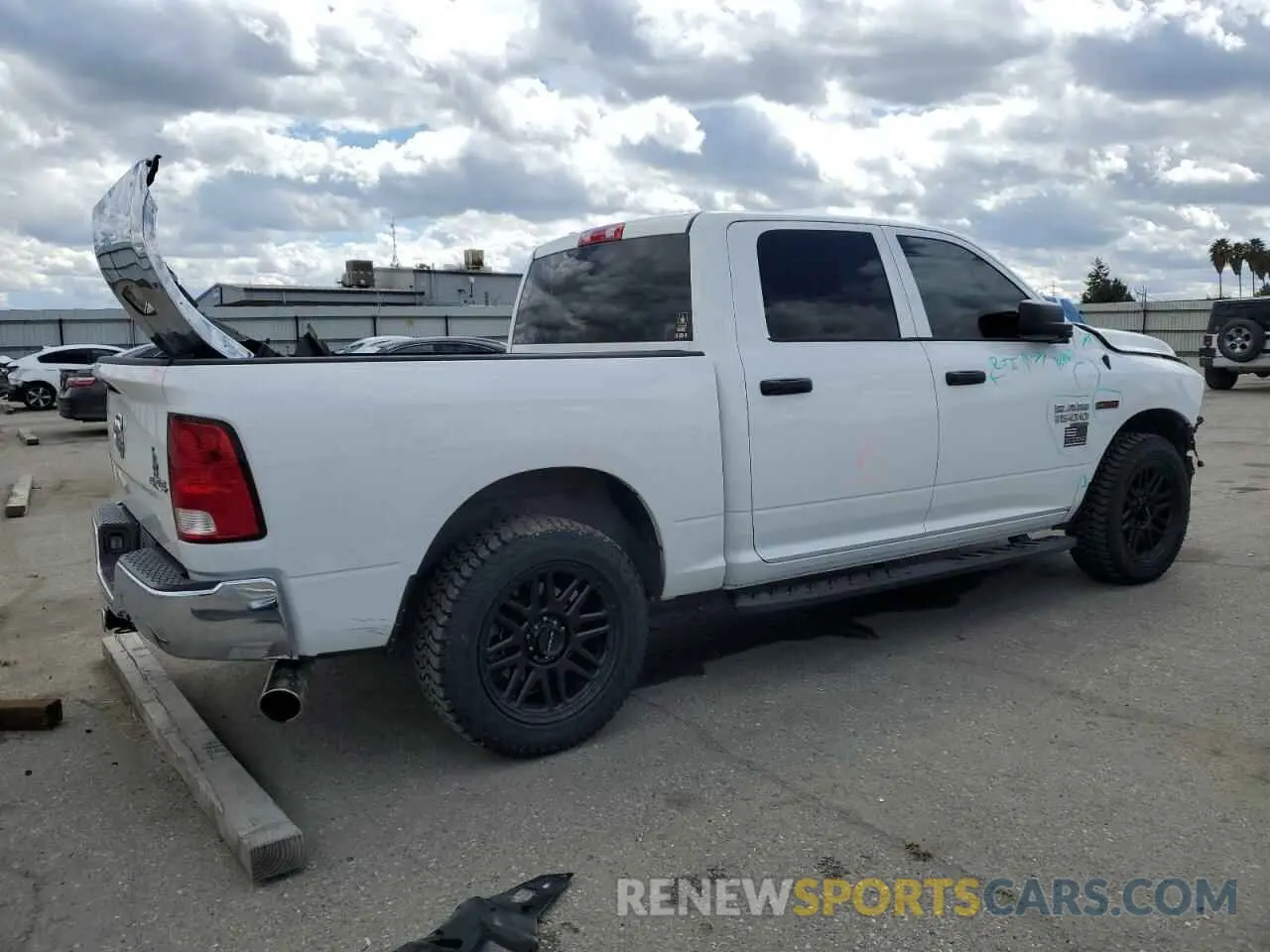 3 fotografías del automóvil dañado 1C6RR7KM9KS725388 RAM 1500 2019