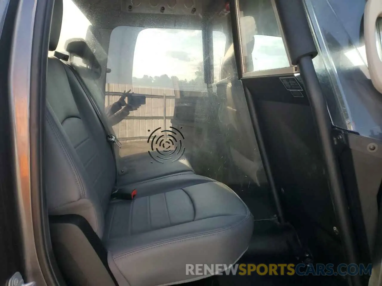10 fotografías del automóvil dañado 1C6RR7KT2KS631179 RAM 1500 2019