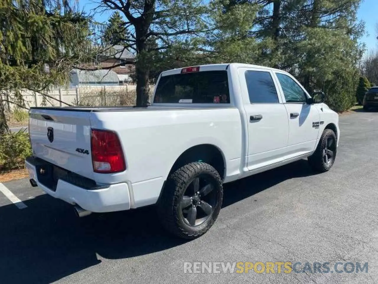 4 fotografías del automóvil dañado 1C6RR7KT3KS542169 RAM 1500 2019