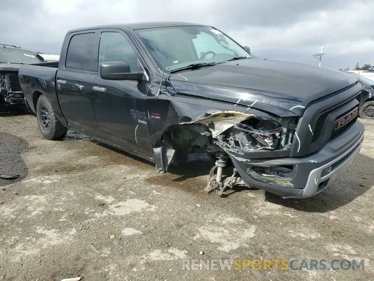 4 fotografías del automóvil dañado 1C6RR7KTXKS578828 RAM 1500 2019