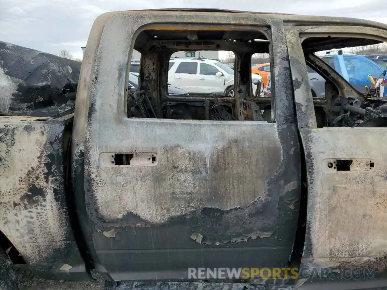 10 fotografías del automóvil dañado 1C6RR7LT1KS727612 RAM 1500 2019