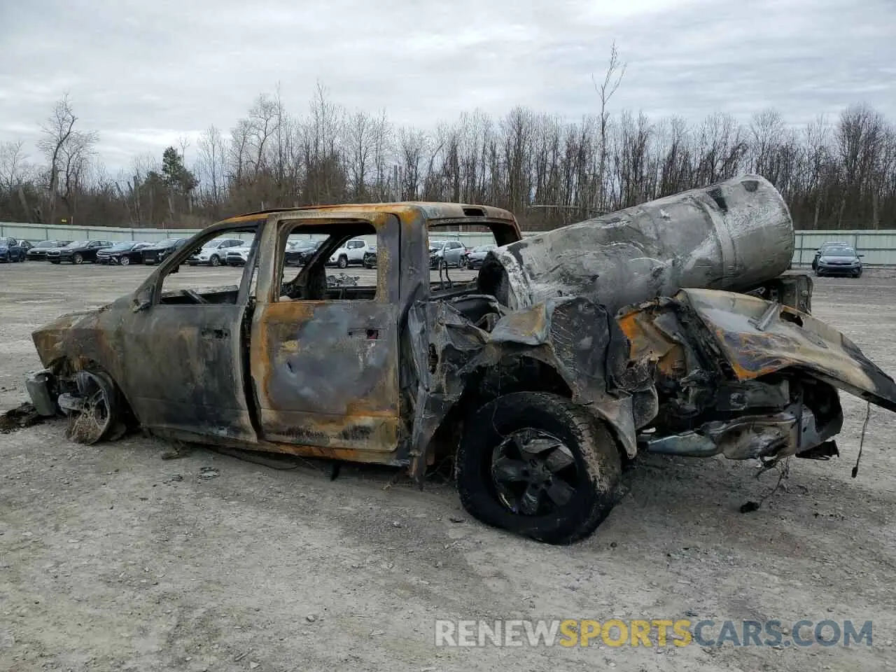 2 fotografías del automóvil dañado 1C6RR7LT1KS727612 RAM 1500 2019
