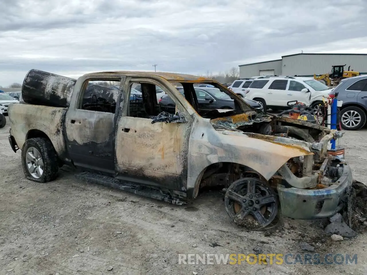 4 fotografías del automóvil dañado 1C6RR7LT1KS727612 RAM 1500 2019