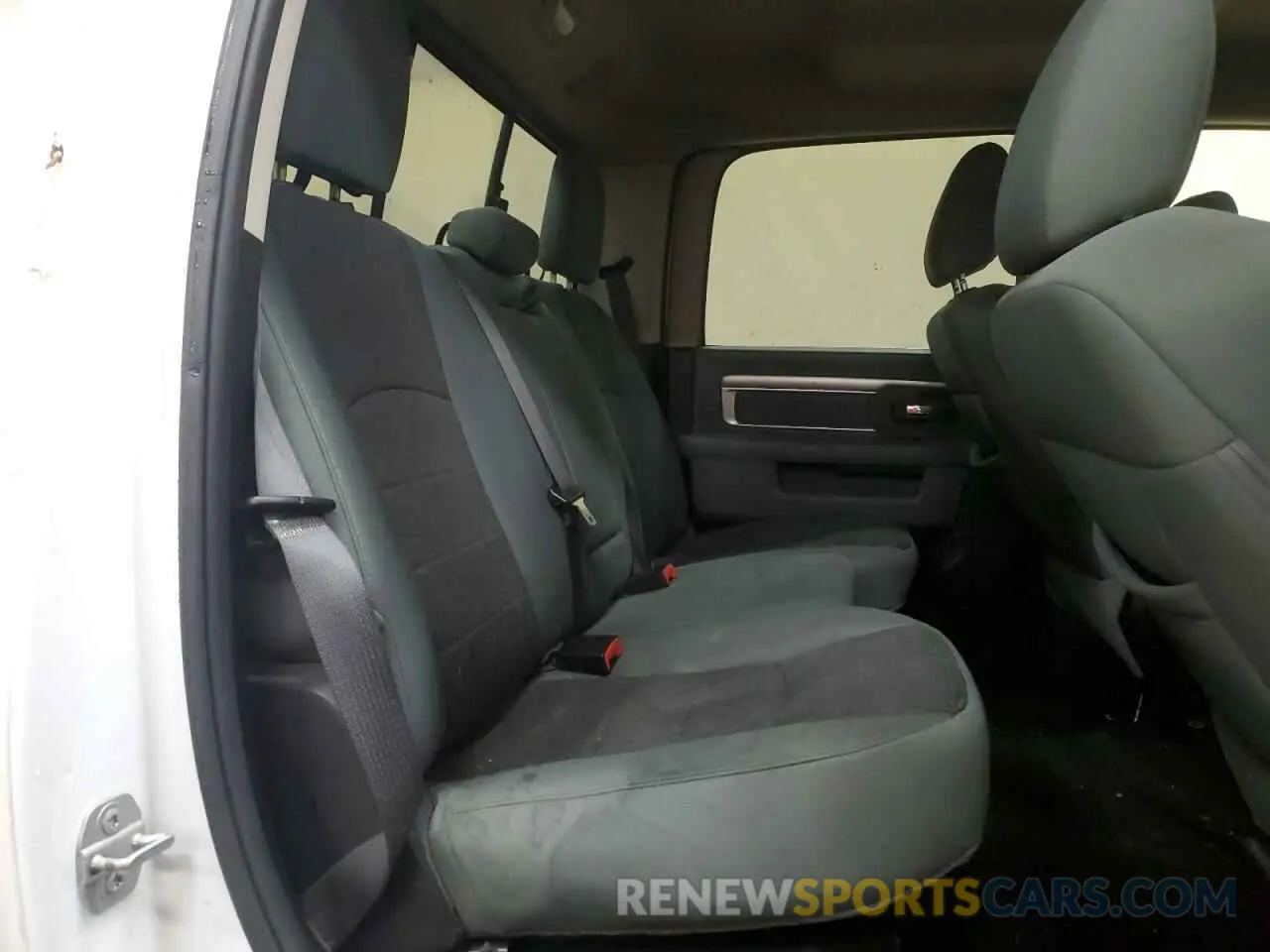 10 fotografías del automóvil dañado 1C6RR7TT1KS612234 RAM 1500 2019
