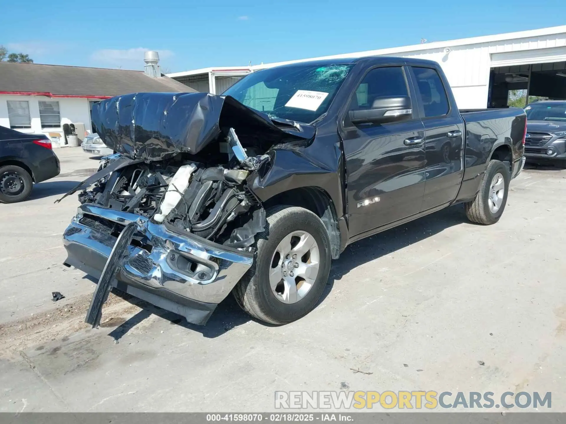 2 fotografías del automóvil dañado 1C6RREBT7KN905172 RAM 1500 2019
