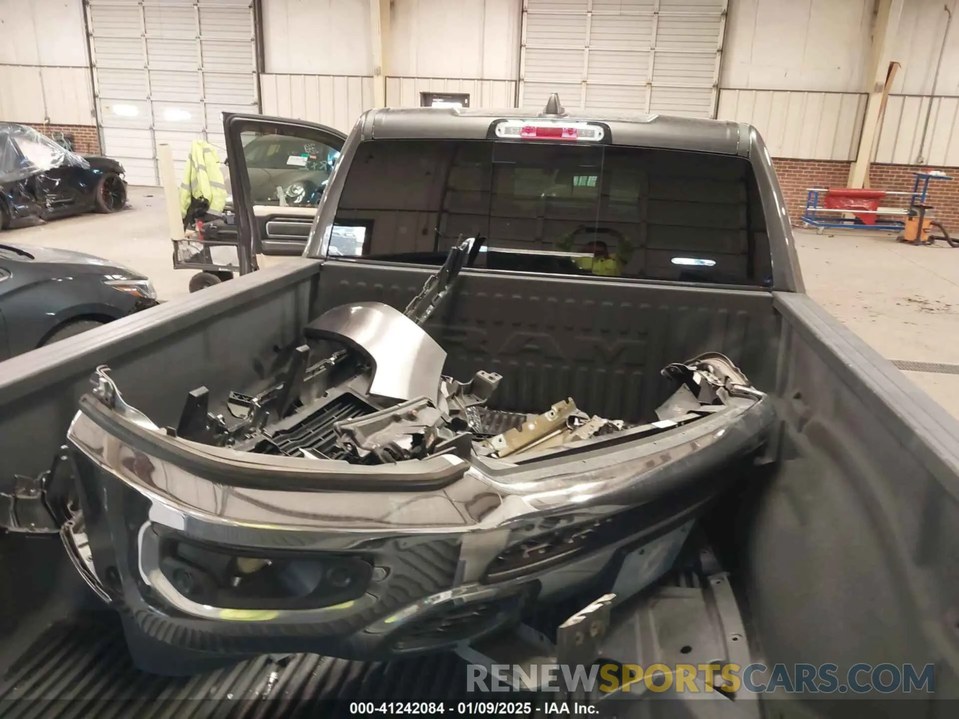 12 fotografías del automóvil dañado 1C6RREBT9KN617833 RAM 1500 2019